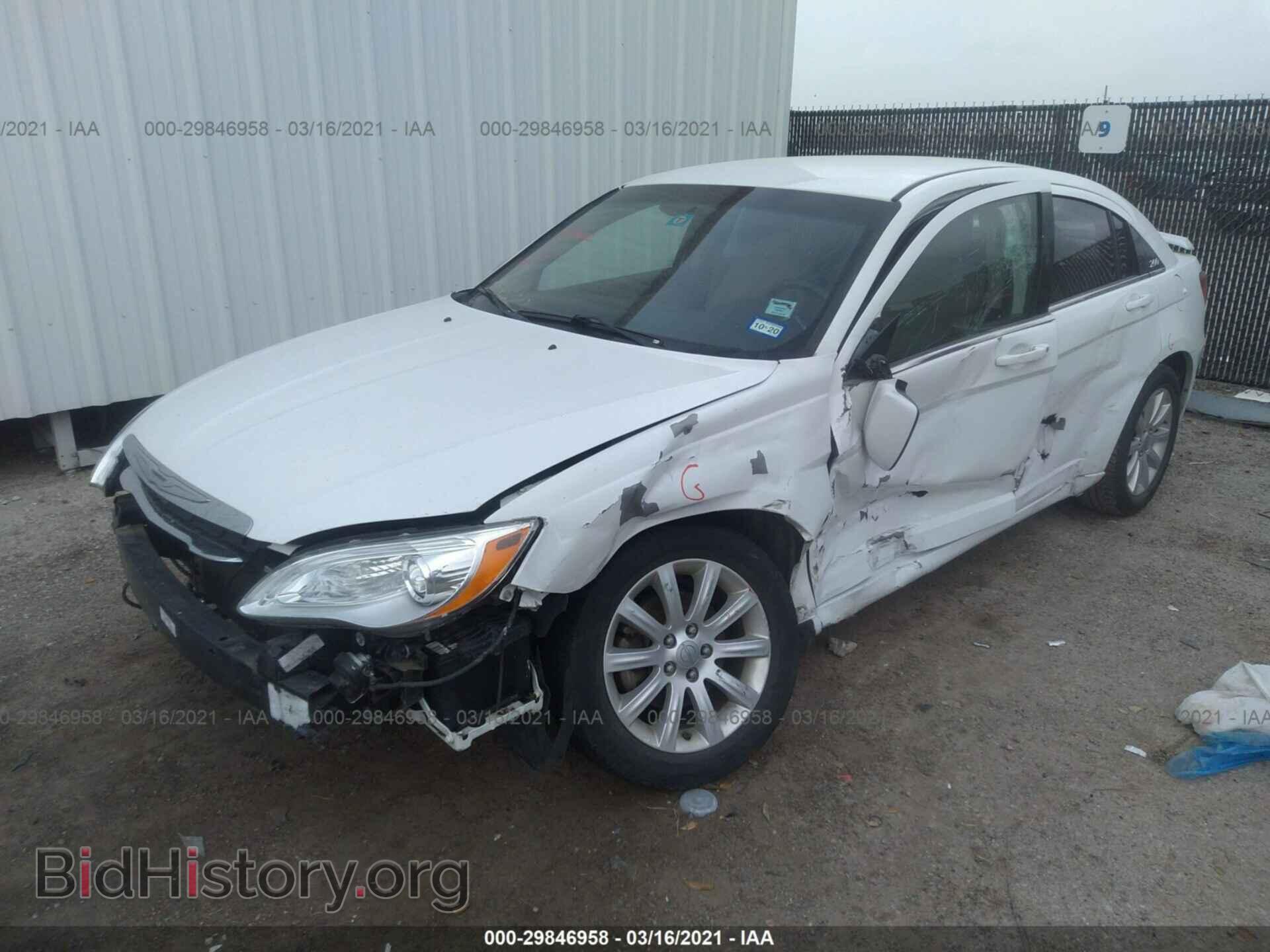 2011 CHRYSLER 200 - VIN: 1C3BC1FB3BN619779 - Фото 2