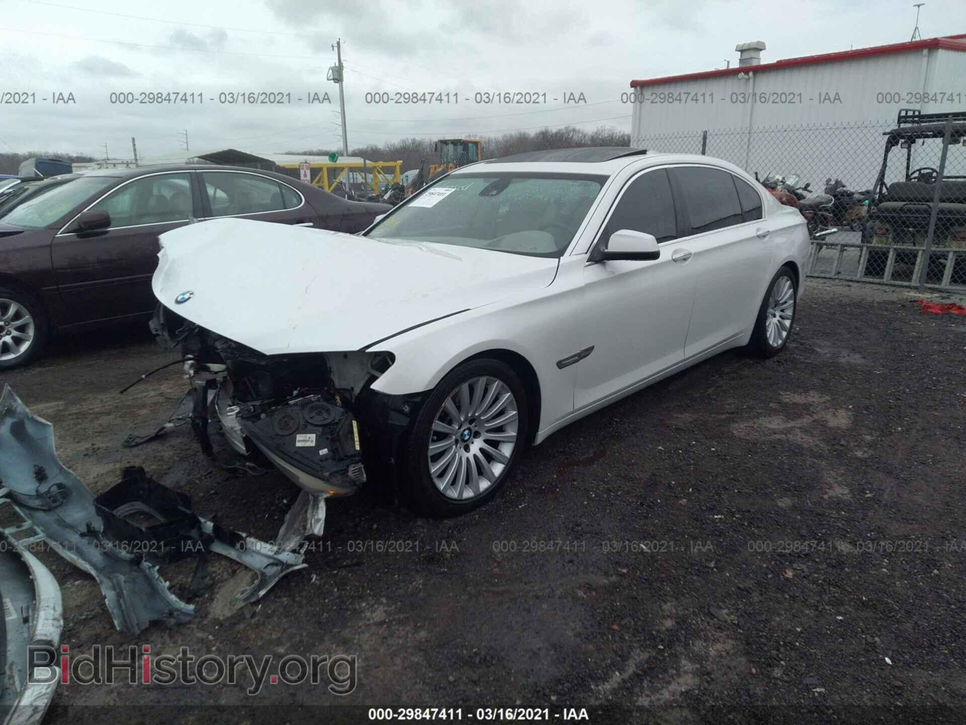 2012 BMW 7 SERIES - VIN: WBAKB8C59CDW84775 - Фото 2