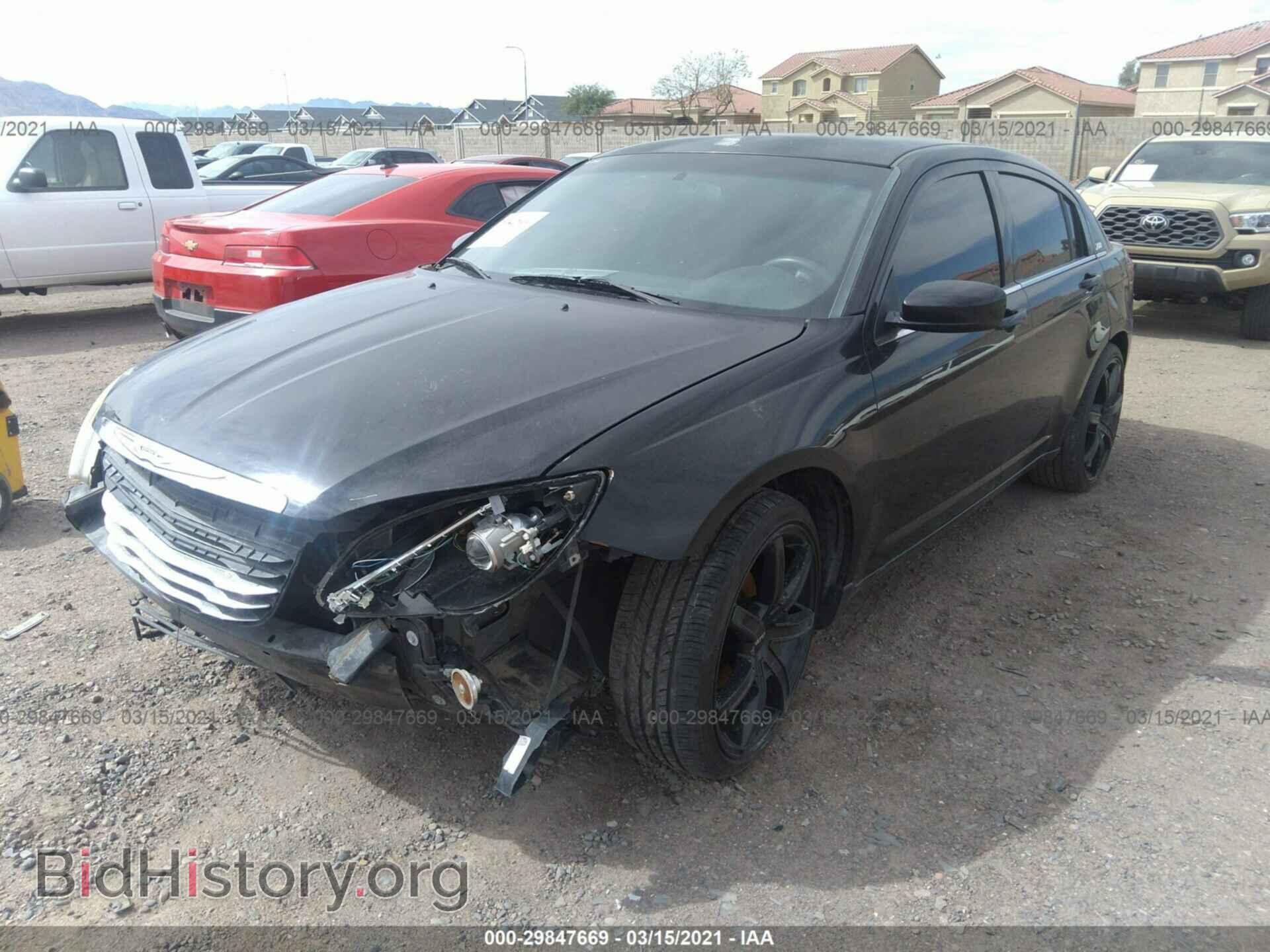 2014 CHRYSLER 200 - VIN: 1C3CCBAB2EN210663 - Photo 2