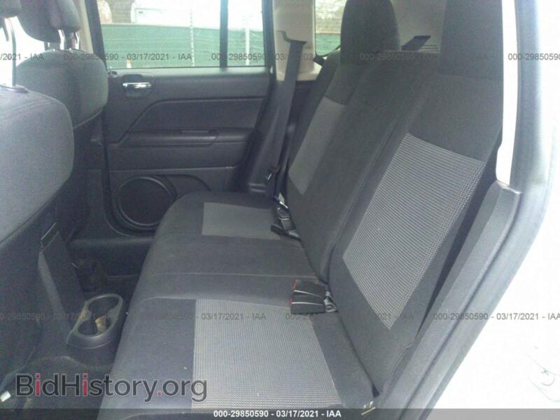 2012 Jeep COMPASS (VIN 1C4NJDBB9CD666277) — фото 8 из 10