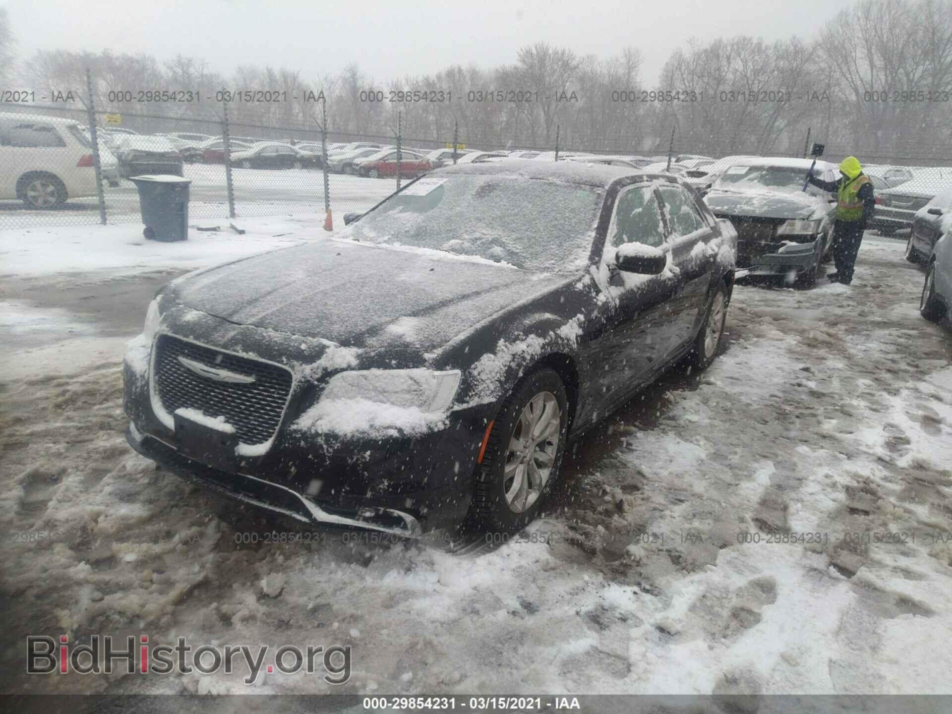 2016 CHRYSLER 300 - VIN: 2C3CCARG7GH190898 - Photo 2