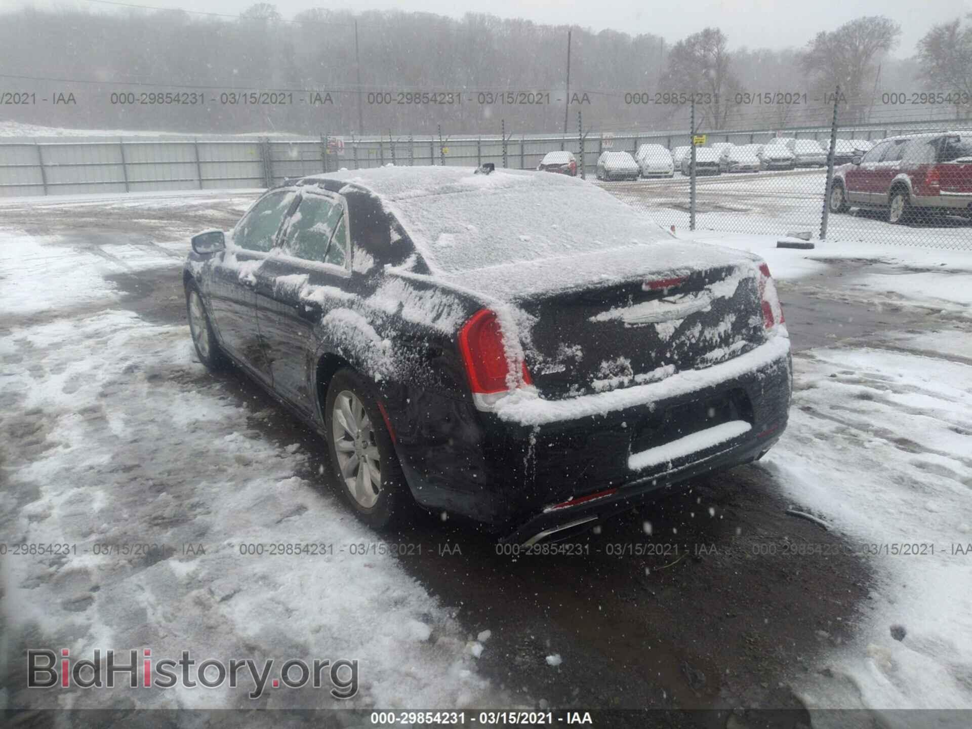 2016 CHRYSLER 300 - VIN: 2C3CCARG7GH190898 - Photo 3
