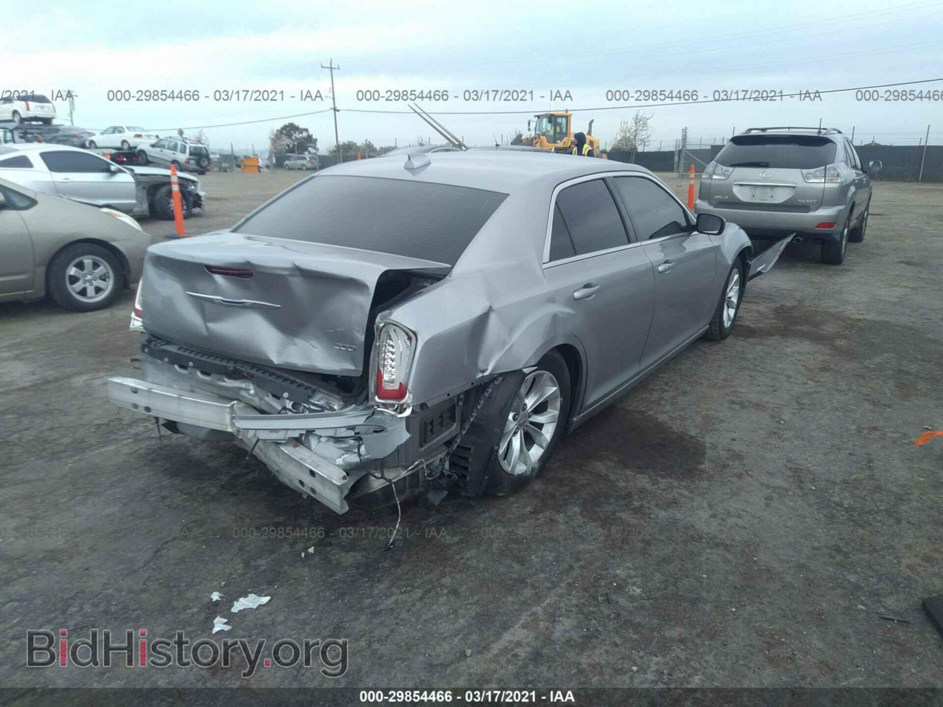 2016 CHRYSLER 300 - VIN: 2C3CCAAG8GH268536 - Фото 4