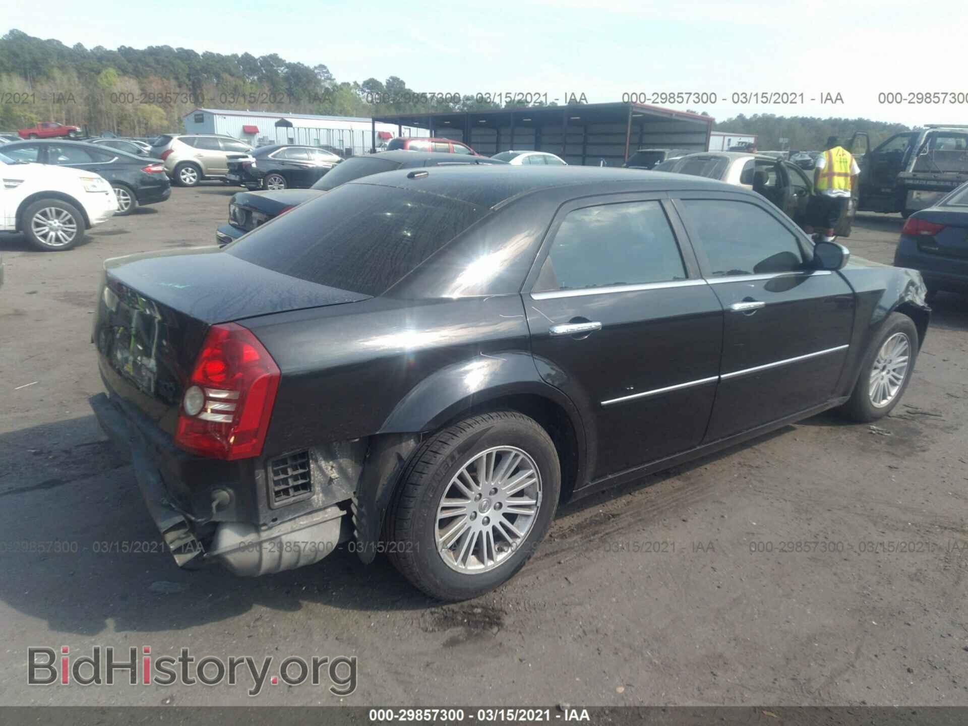 2010 CHRYSLER 300 - VIN: 2C3CA5CV3AH250106 - Фото 4