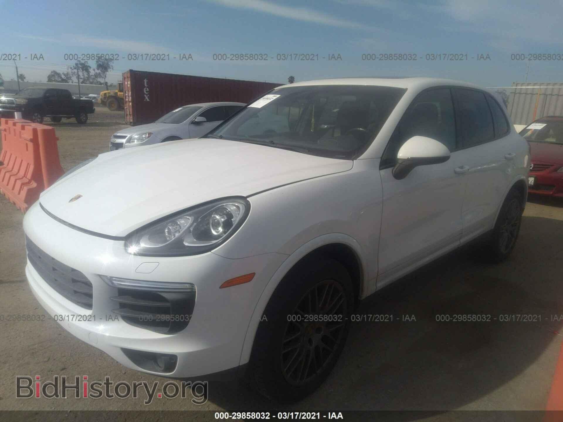 2017 PORSCHE CAYENNE - VIN: WP1AA2A26HKA90203 - Фото 2