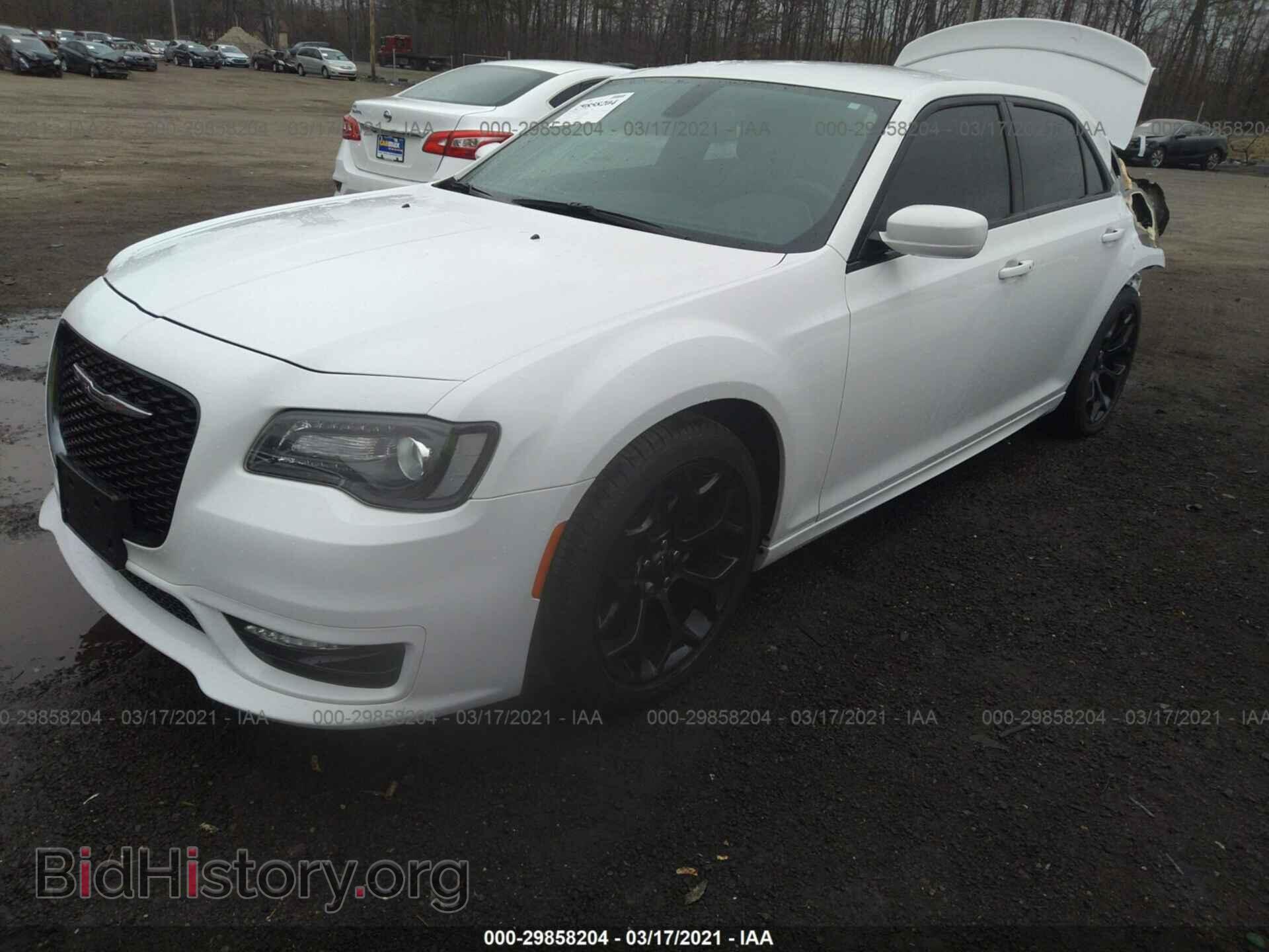 2019 CHRYSLER 300 - VIN: 2C3CCABG2KH580519 - Фото 2