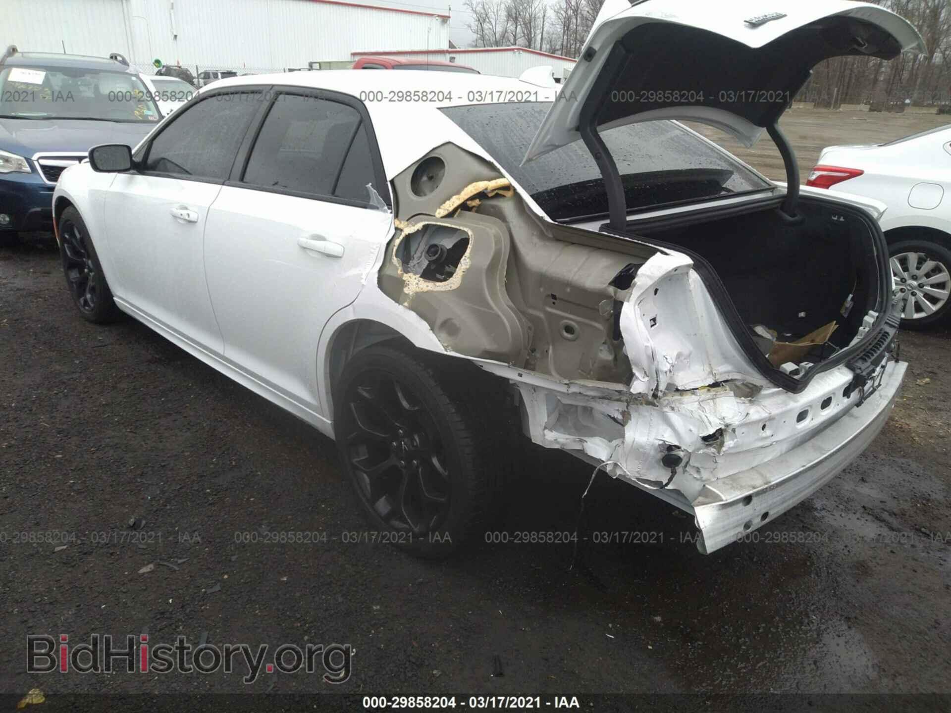 2019 CHRYSLER 300 - VIN: 2C3CCABG2KH580519 - Фото 3