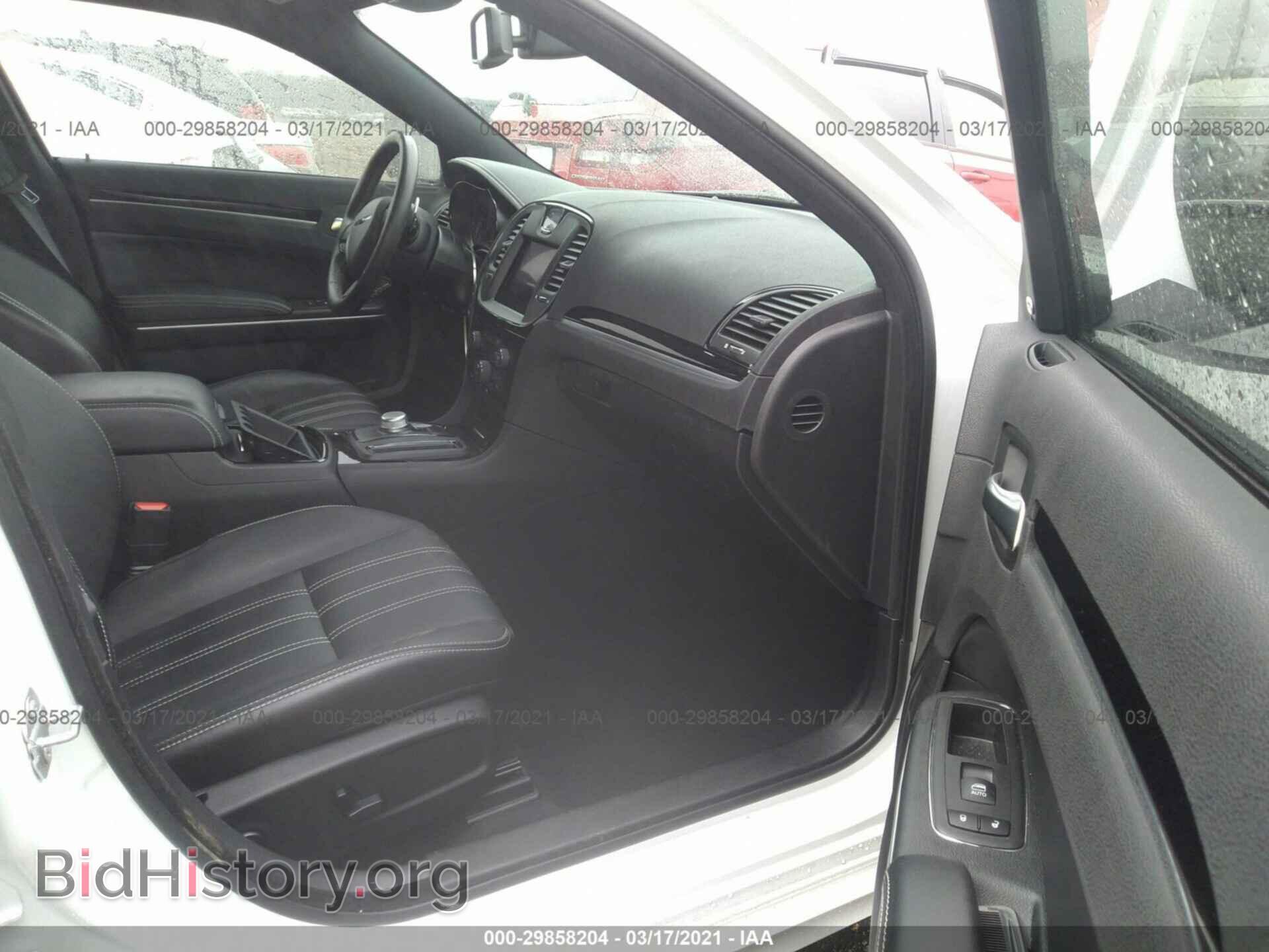 2019 CHRYSLER 300 - VIN: 2C3CCABG2KH580519 - Фото 5