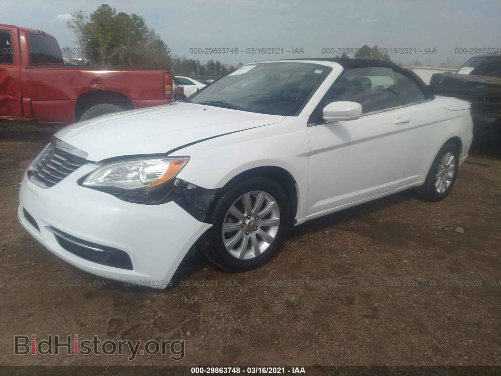 2013 CHRYSLER 200 - VIN: 1C3BCBEB1DN526852 - Фото 2