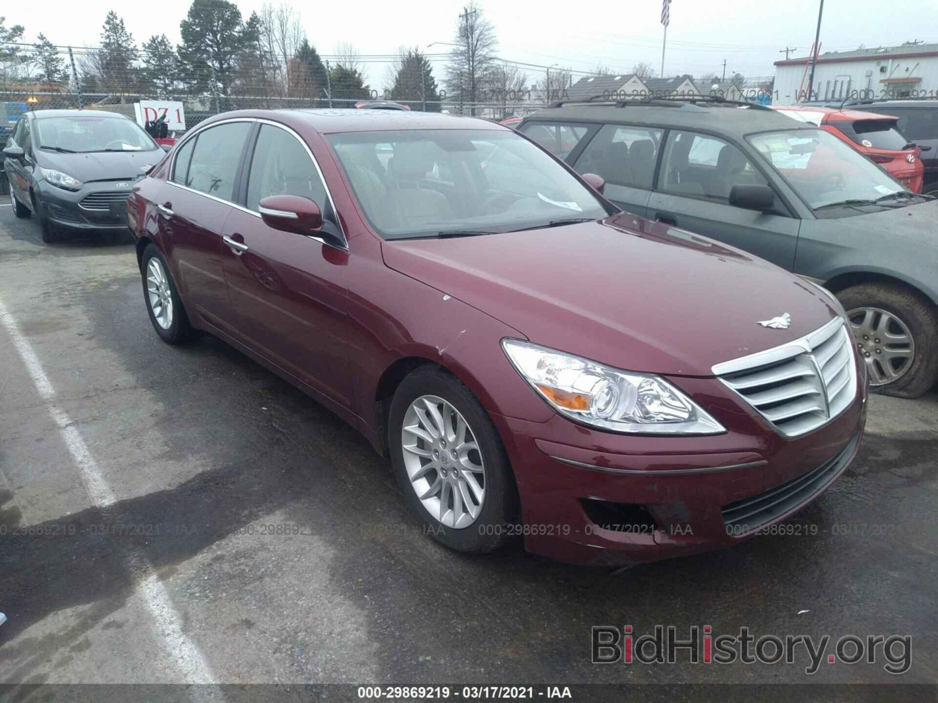 Photo KMHGC4DE0BU135425 - HYUNDAI GENESIS 2011