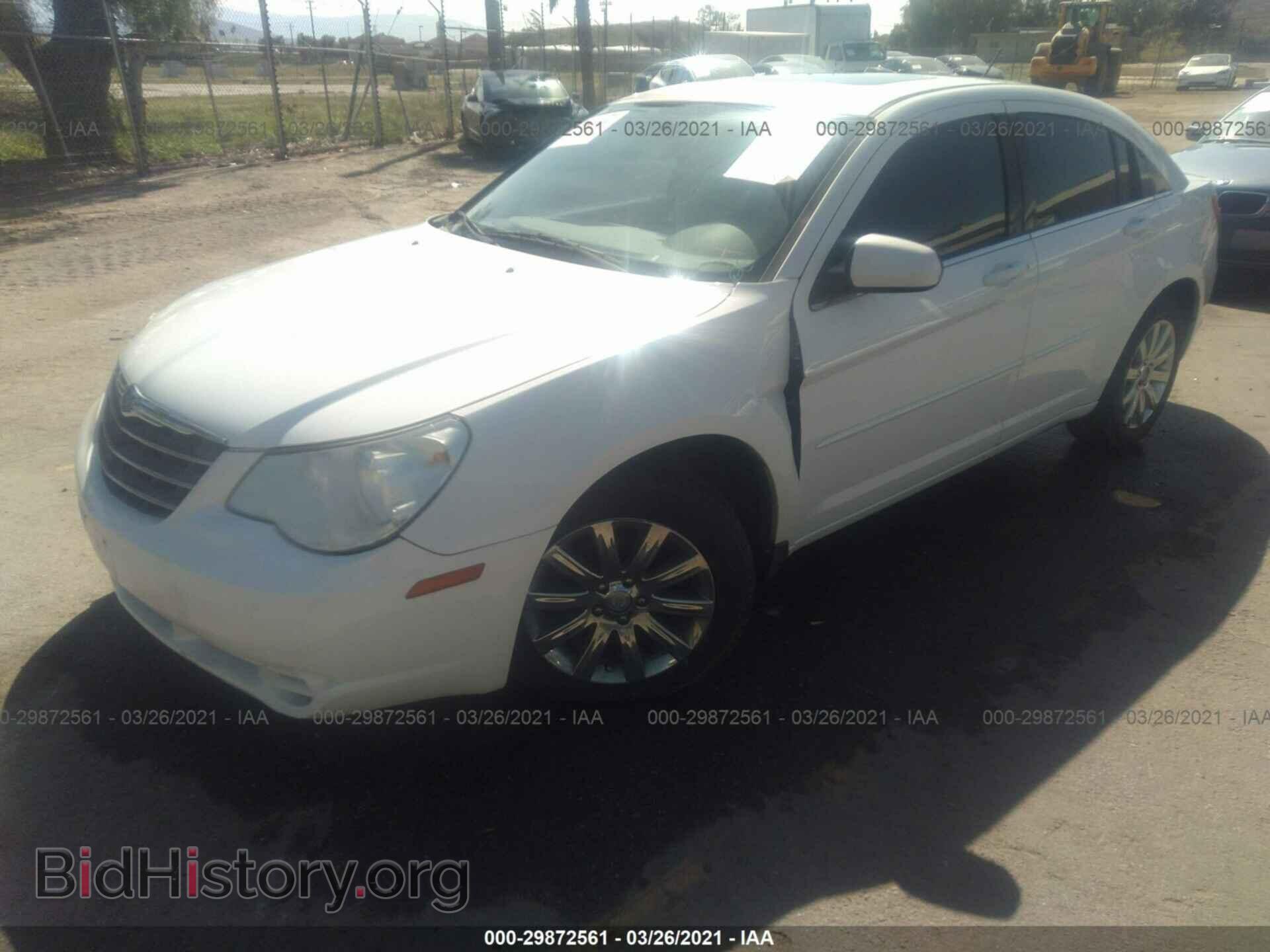 2010 CHRYSLER SEBRING - VIN: 1C3CC5FD9AN190675 - Фото 2