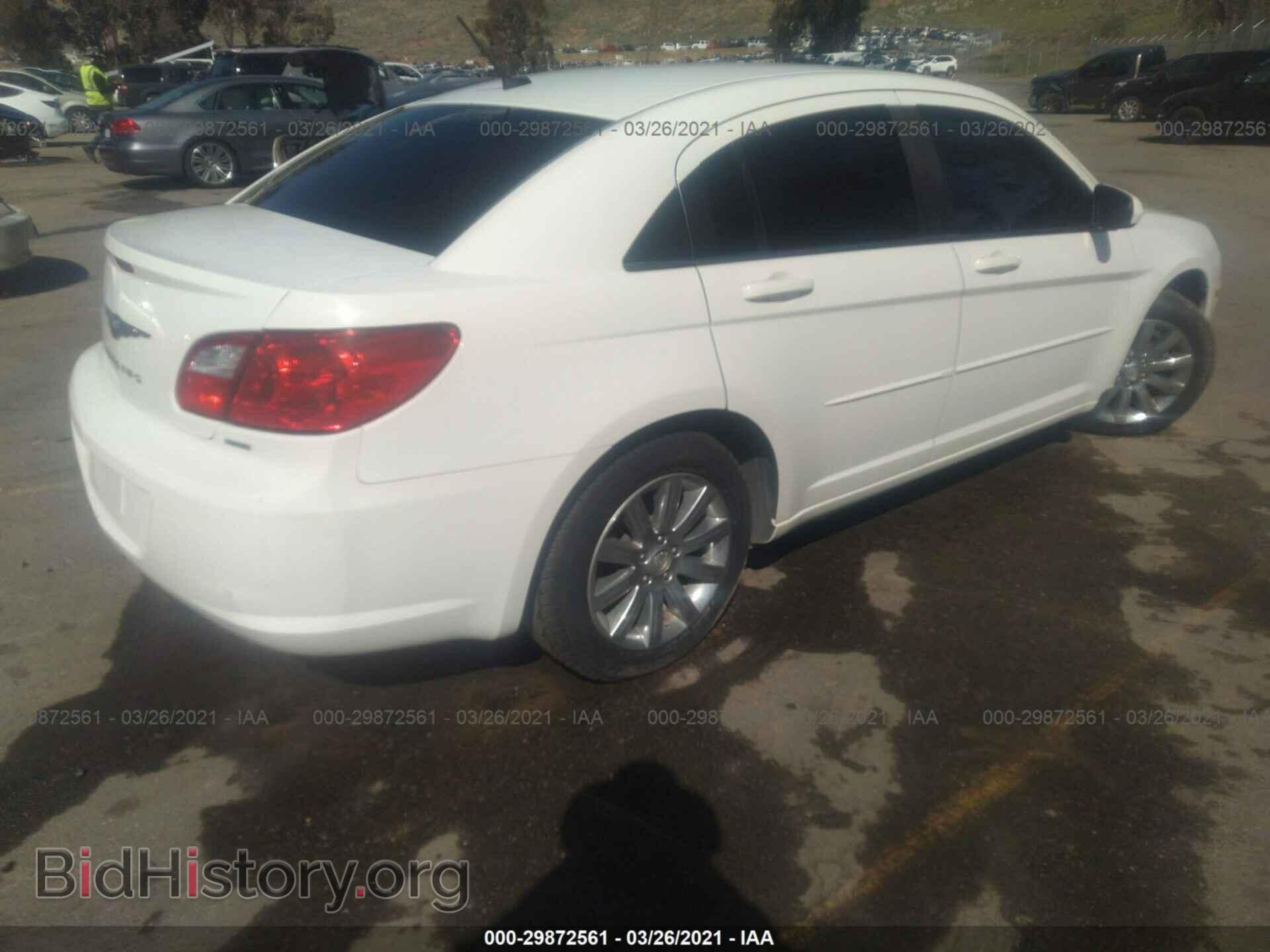 2010 CHRYSLER SEBRING - VIN: 1C3CC5FD9AN190675 - Фото 4