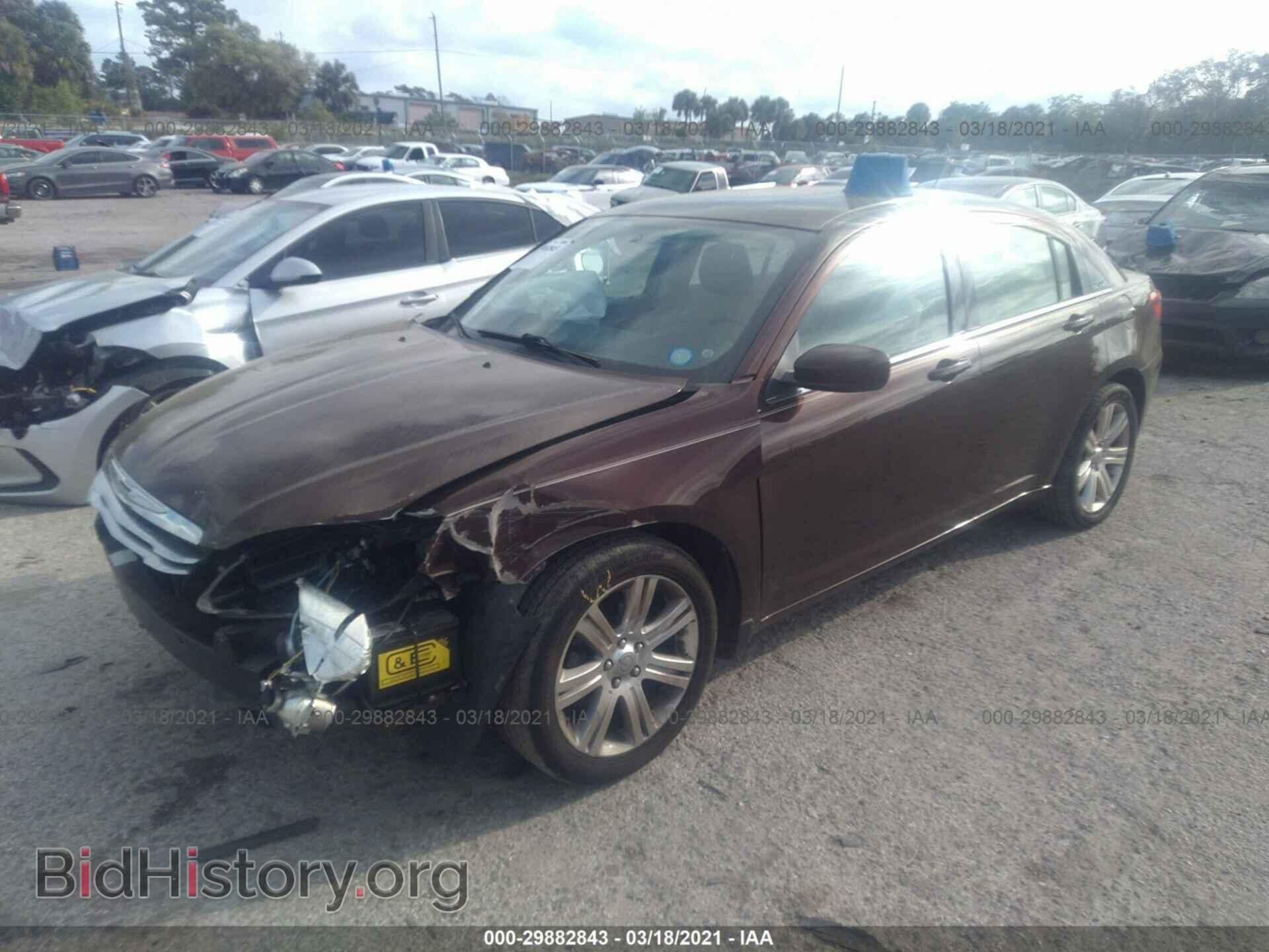 2013 CHRYSLER 200 - VIN: 1C3CCBBB9DN600821 - Фото 2