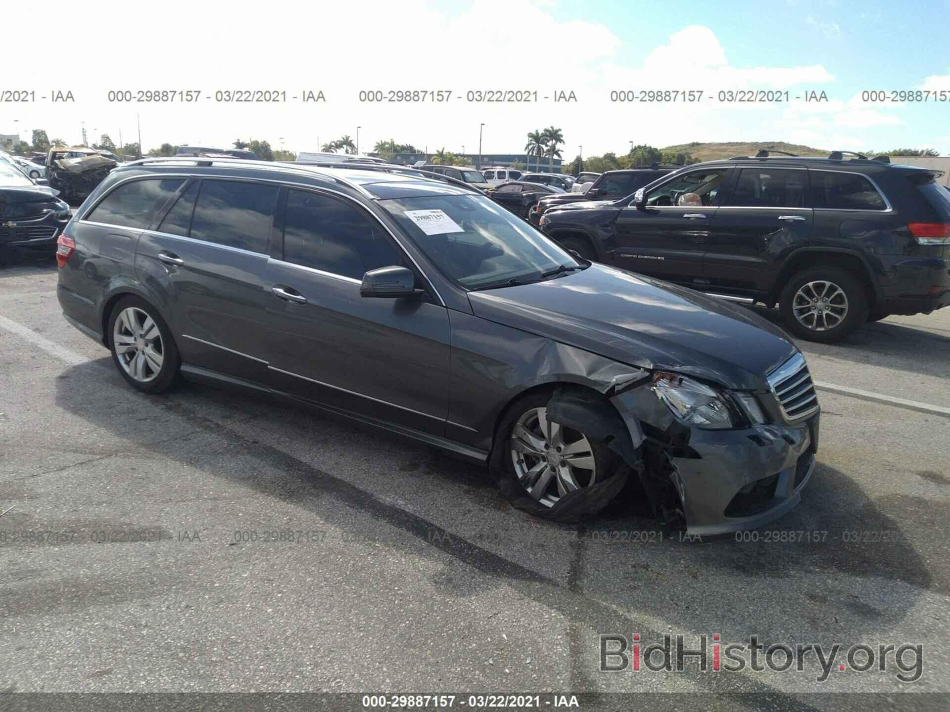 Photo WDDHH8HB1BA382946 - MERCEDES-BENZ E-CLASS 2011