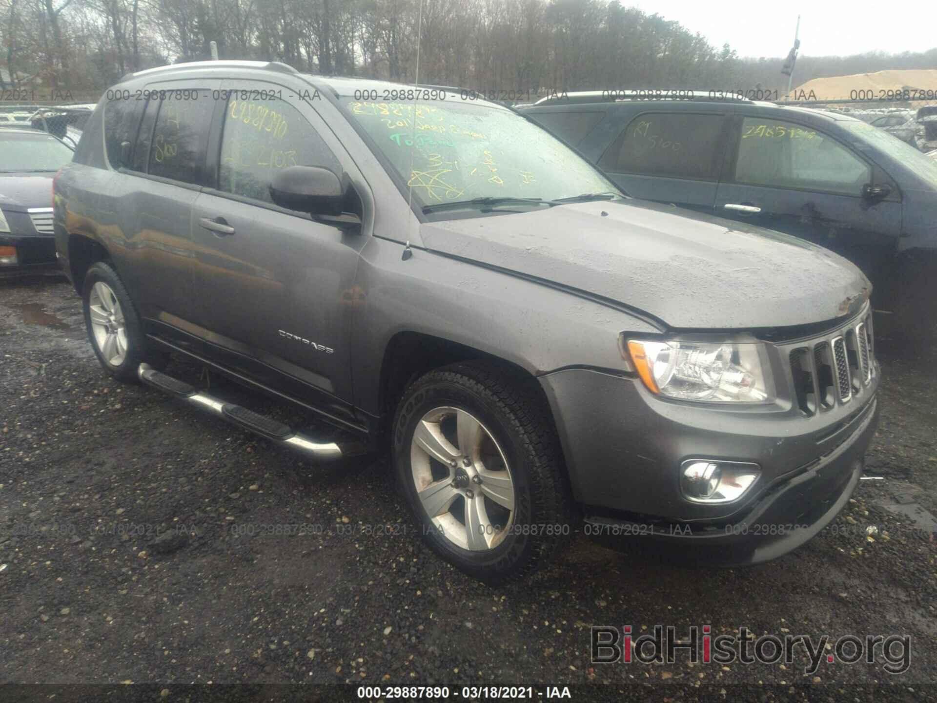 Photo 1J4NF1FBXBD244733 - JEEP COMPASS 2011