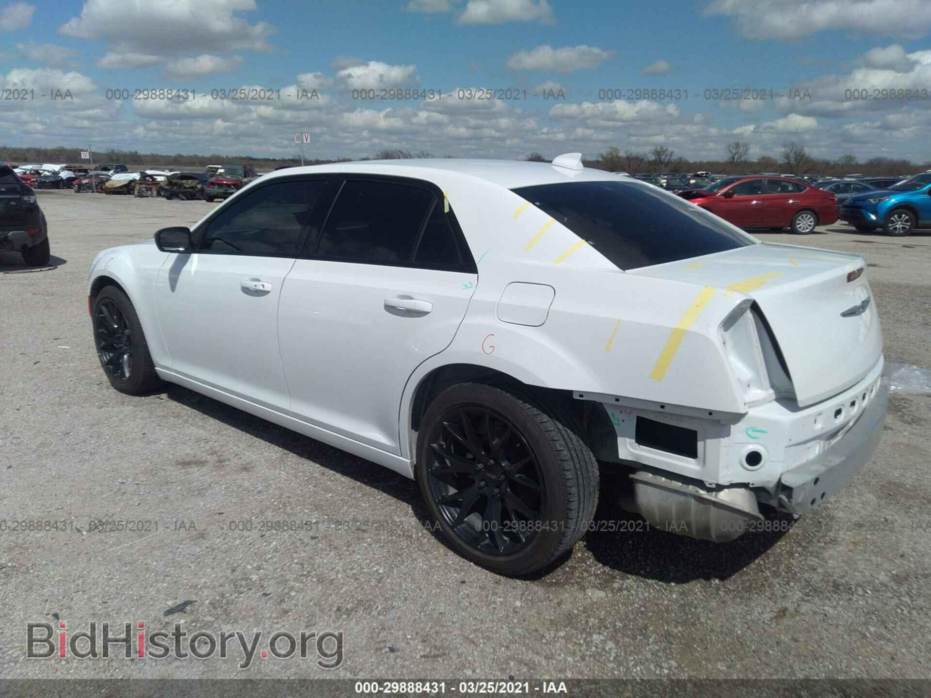 2019 CHRYSLER 300 - VIN: 2C3CCAAG6KH727197 - Фото 3