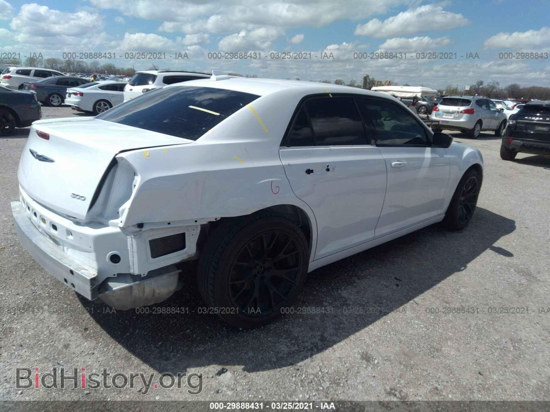 2019 CHRYSLER 300 - VIN: 2C3CCAAG6KH727197 - Фото 4