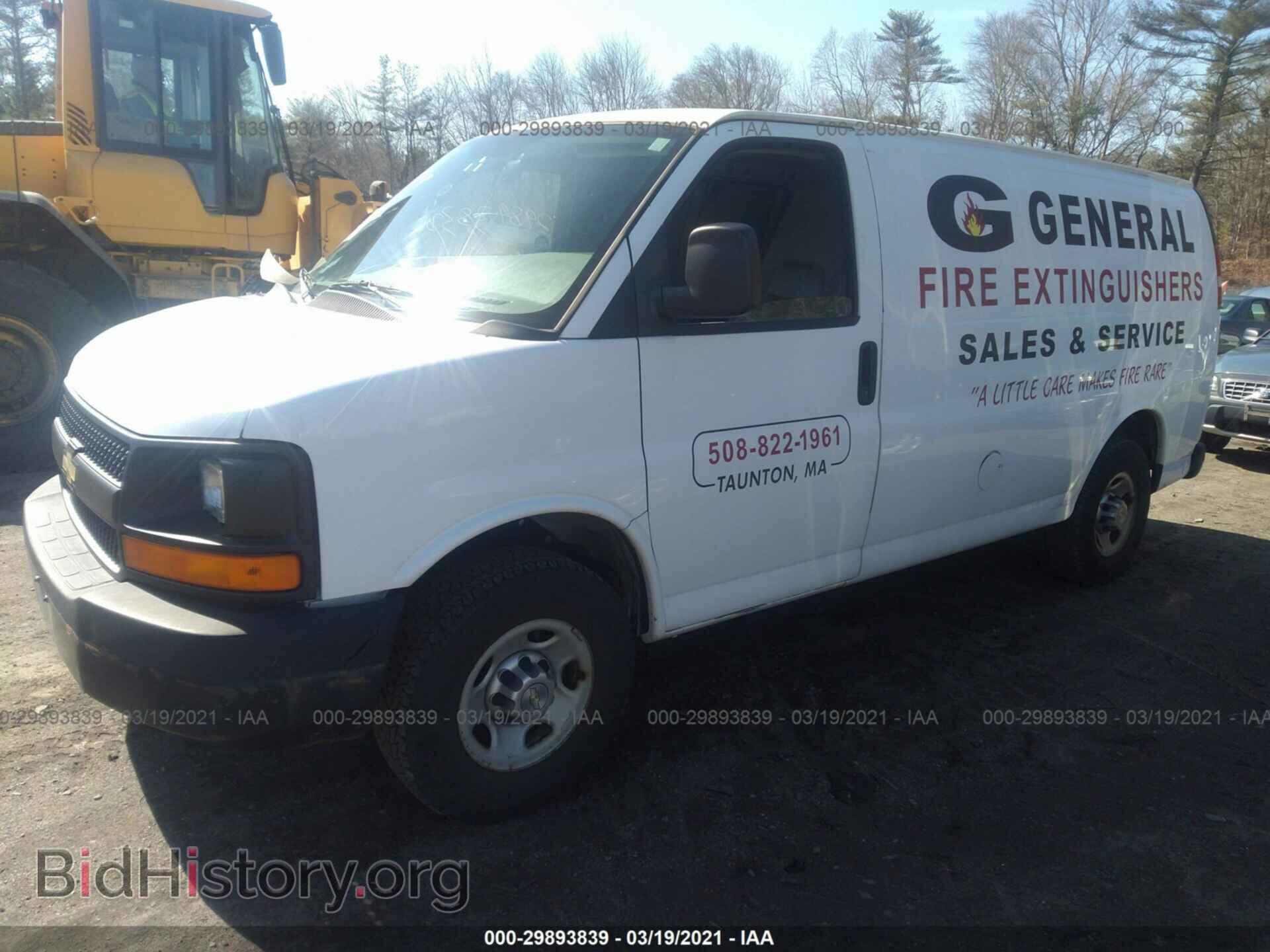 2010 CHEVROLET EXPRESS CARGO VAN - VIN: 1GCZGFAA8A1132920 - Photo 2