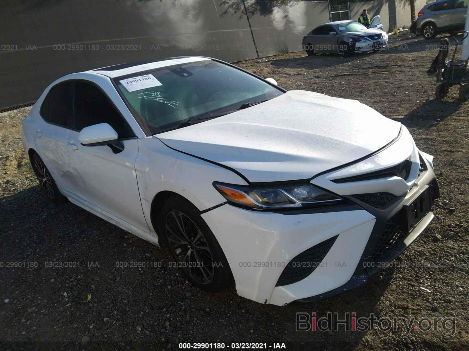 Photo 4T1B11HKXJU125238 - TOYOTA CAMRY 2018