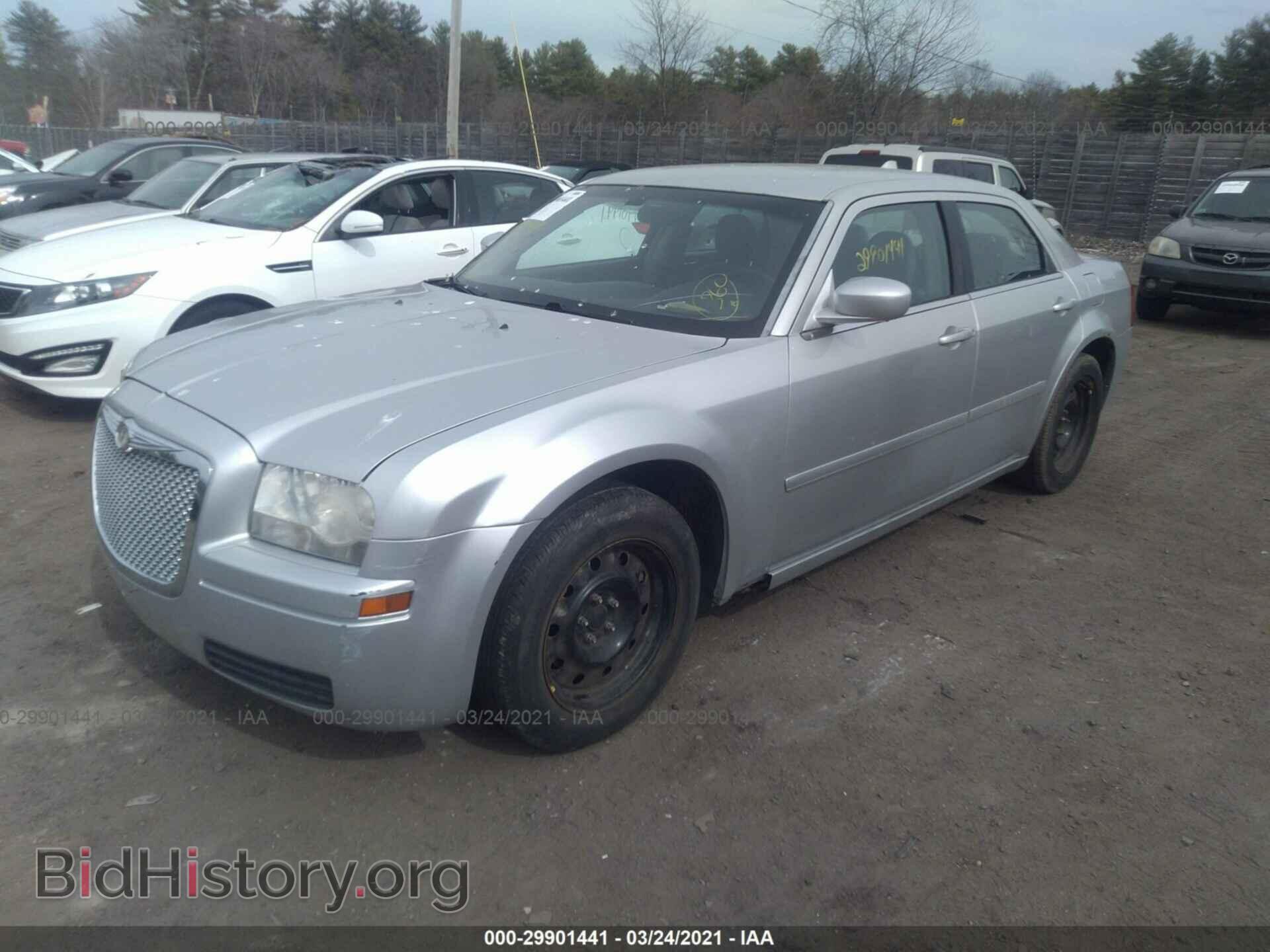 2006 CHRYSLER 300 - VIN: 2C3KA43R86H262560 - Фото 2
