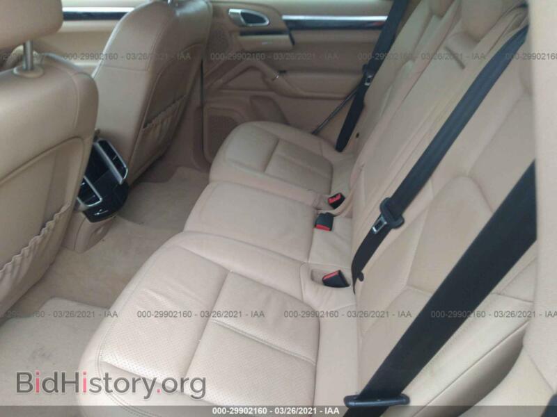 2011 Porsche CAYENNE (VIN WP1AA2A23BLA05061) — photo 8 of 11