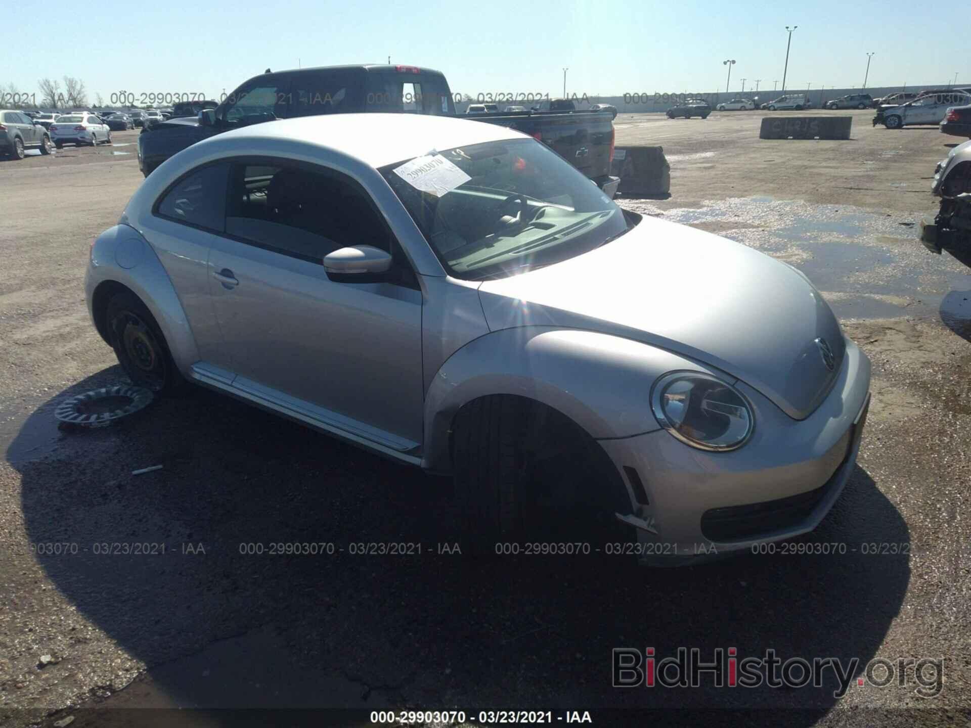 Photo 3VWJX7AT8DM674074 - VOLKSWAGEN BEETLE COUPE 2013