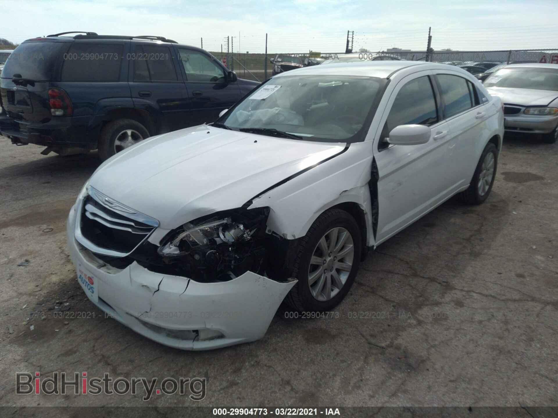 2013 CHRYSLER 200 - VIN: 1C3CCBBB7DN578947 - Фото 2