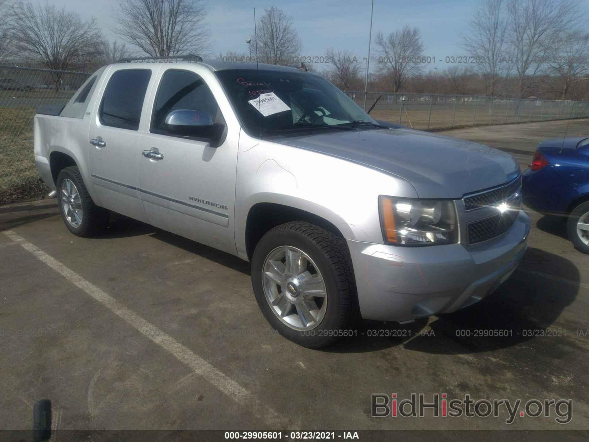 Photo 3GNVKGE06AG111710 - CHEVROLET AVALANCHE 2010