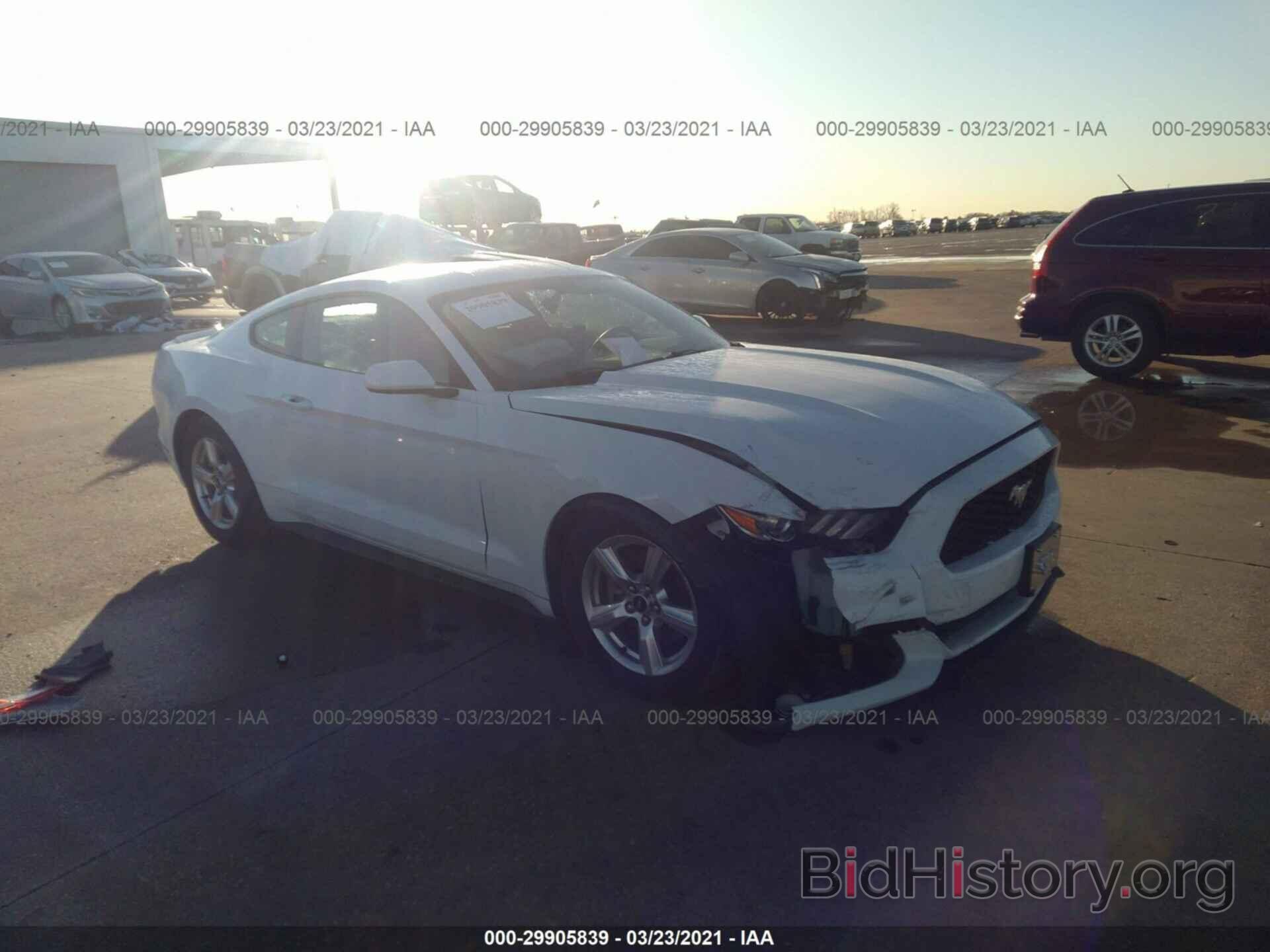 Photo 1FA6P8TH0F5355953 - FORD MUSTANG 2015