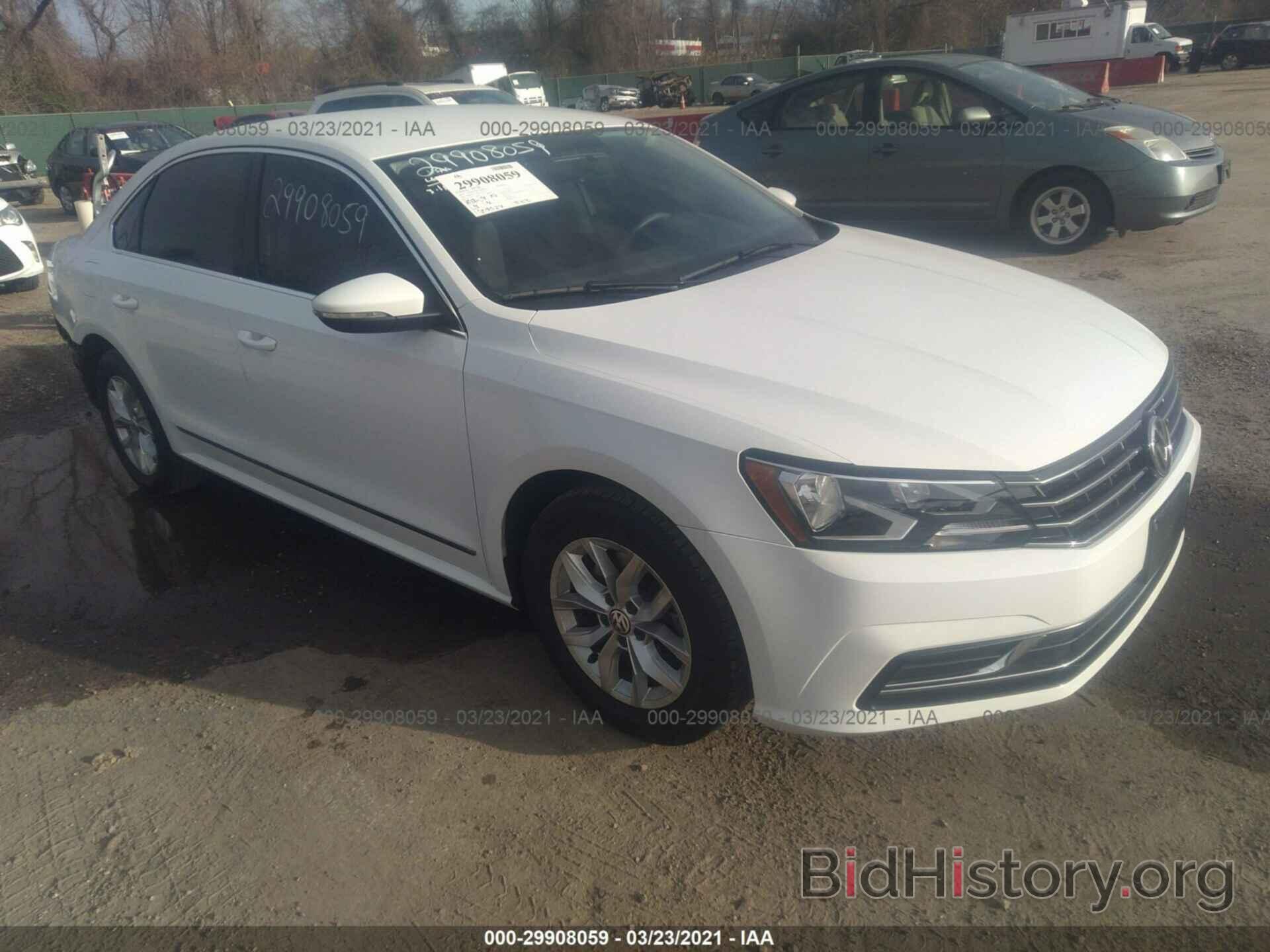 Photo 1VWAT7A37HC010514 - VOLKSWAGEN PASSAT 2017