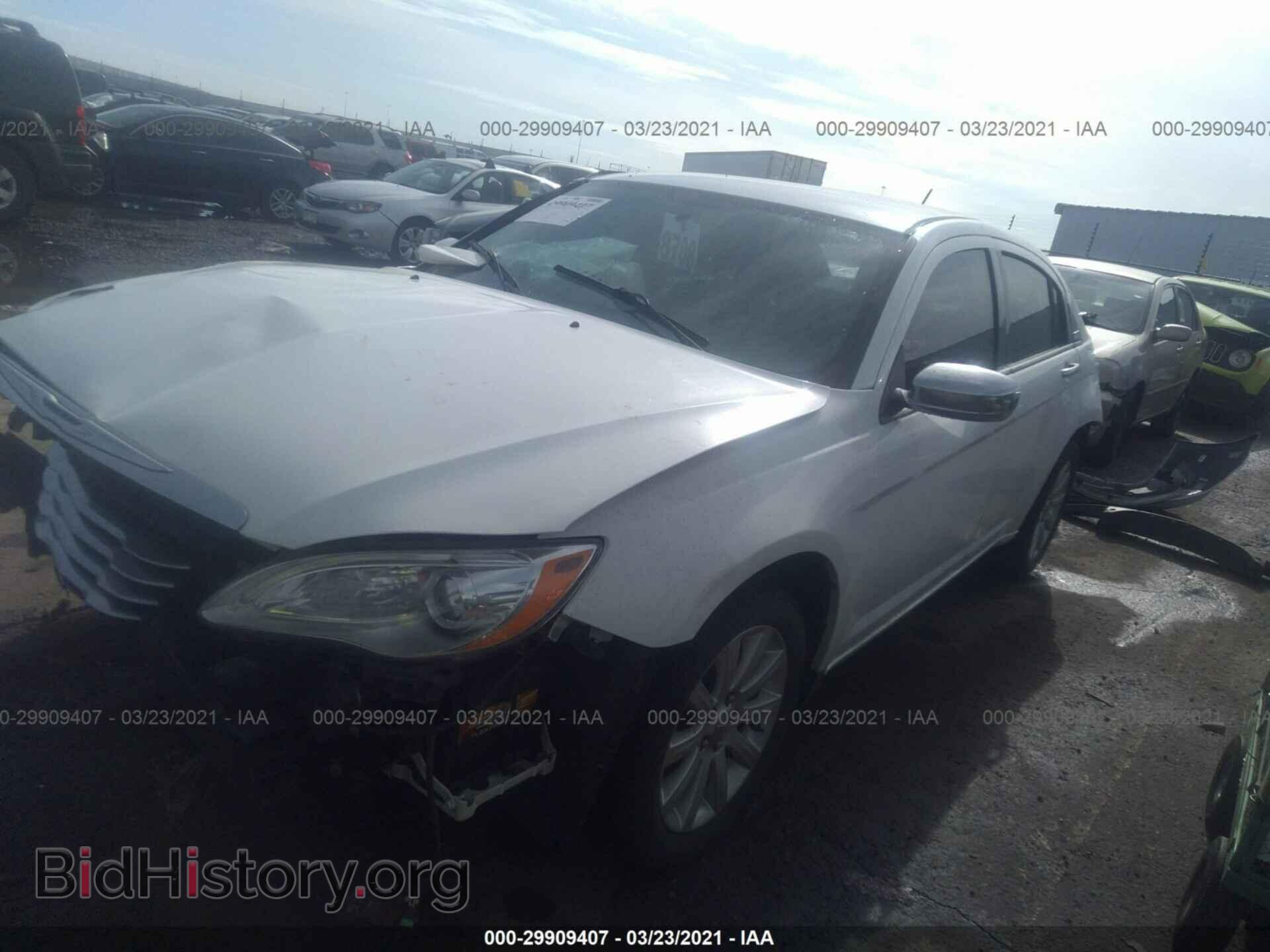 2013 CHRYSLER 200 - VIN: 1C3CCBCG7DN527555 - Photo 2