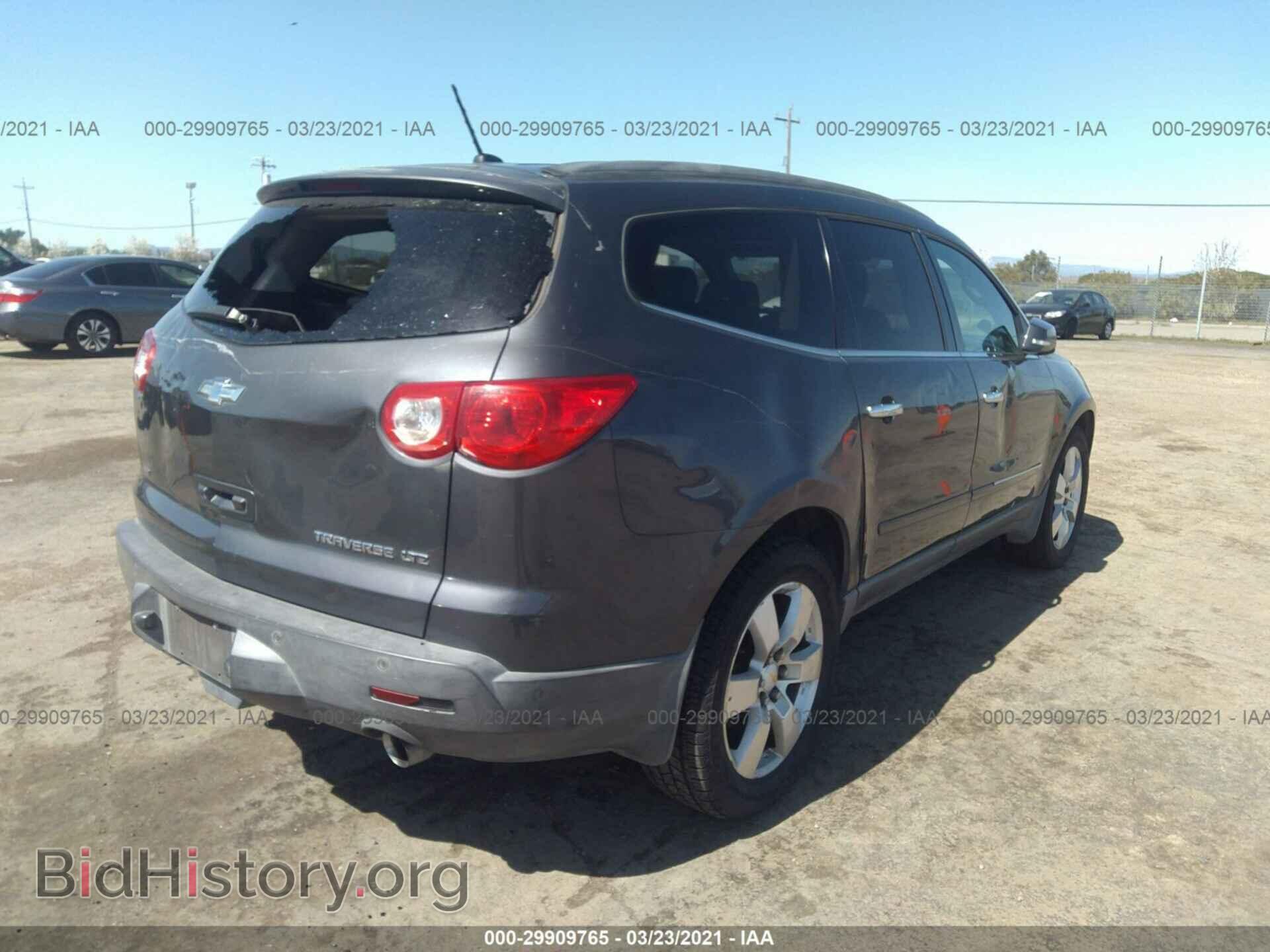 2010 CHEVROLET TRAVERSE - VIN: 1GNLVHED4AS124049 - Фото 4