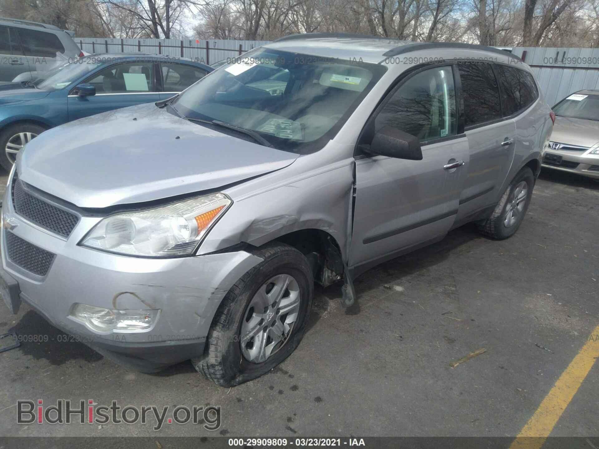 2011 CHEVROLET TRAVERSE - VIN: 1GNKVFED3BJ340143 - Фото 2