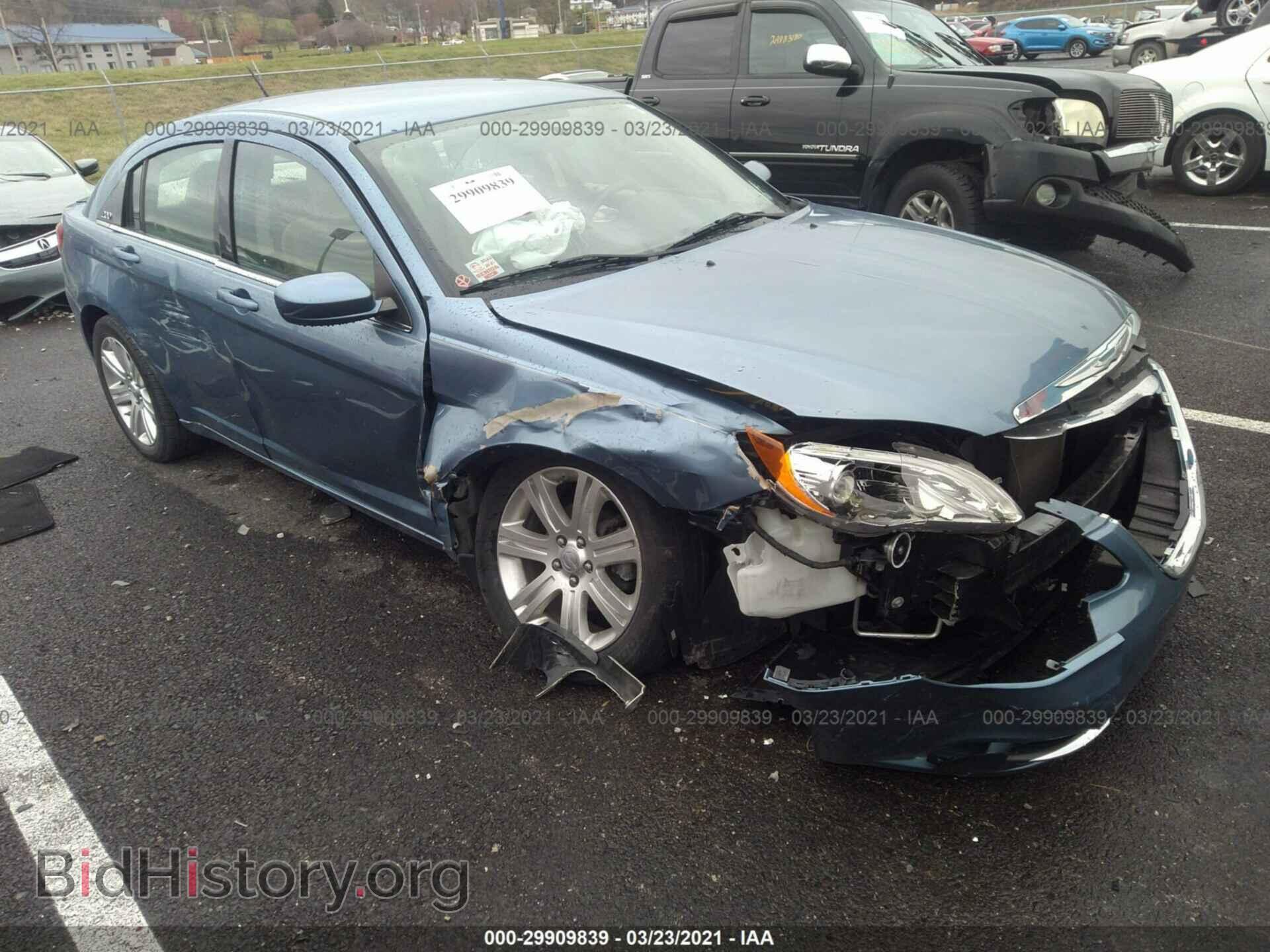 Photo 1C3BC1FG2BN569338 - CHRYSLER 200 2011