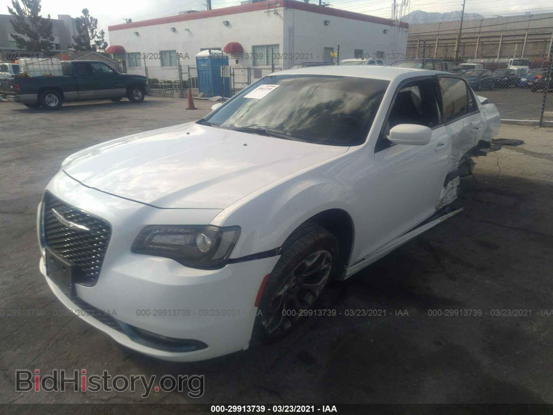 2018 CHRYSLER 300 - VIN: 2C3CCABG5JH274686 - Фото 2
