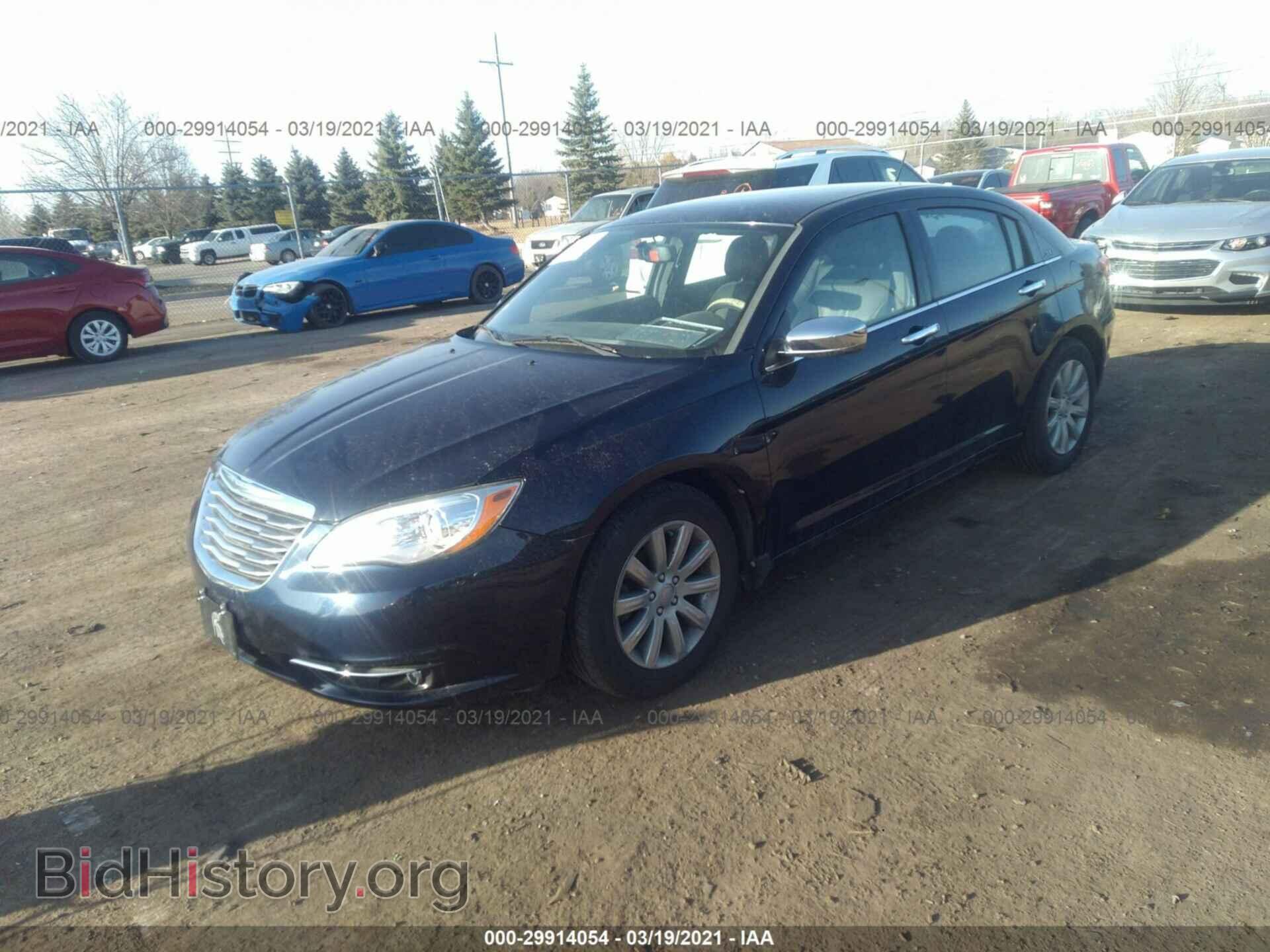 2013 CHRYSLER 200 - VIN: 1C3CCBCG1DN736516 - Фото 2