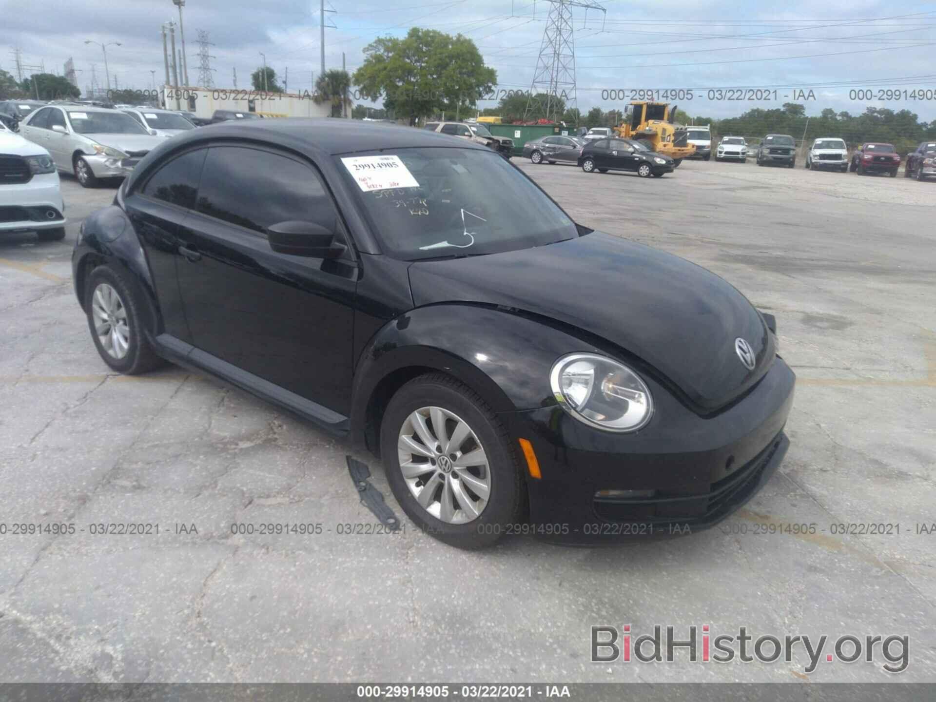 Photo 3VWF17AT6FM627622 - VOLKSWAGEN BEETLE COUPE 2015