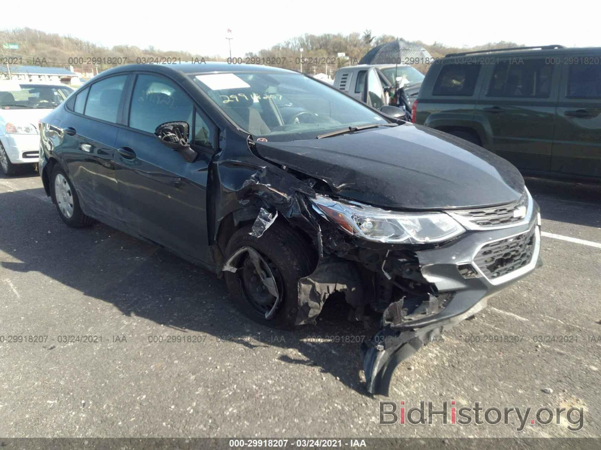 Photo 1G1BC5SM4H7237504 - CHEVROLET CRUZE 2017