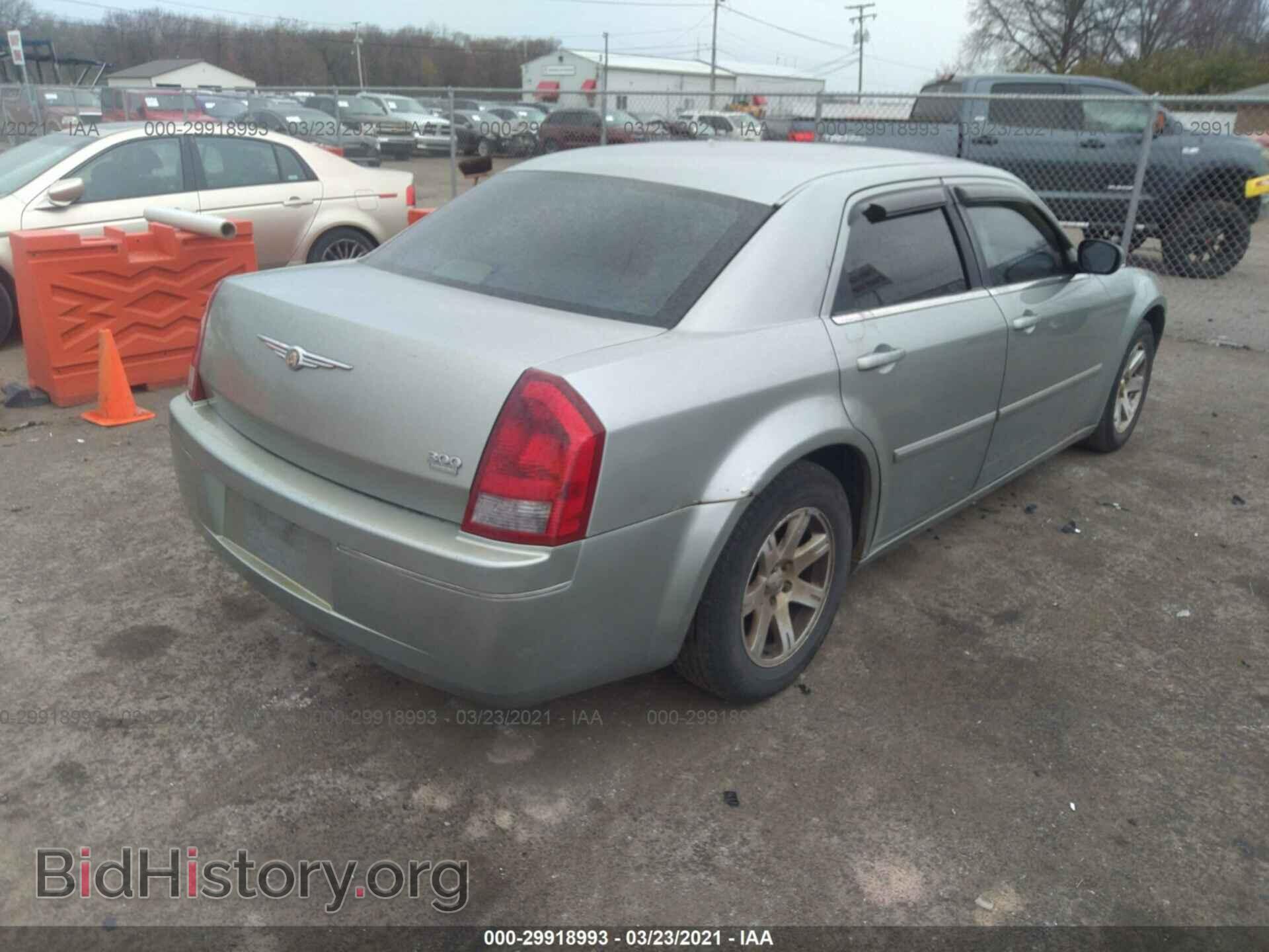 2006 CHRYSLER 300 - VIN: 2C3KA53G46H257277 - Photo 4