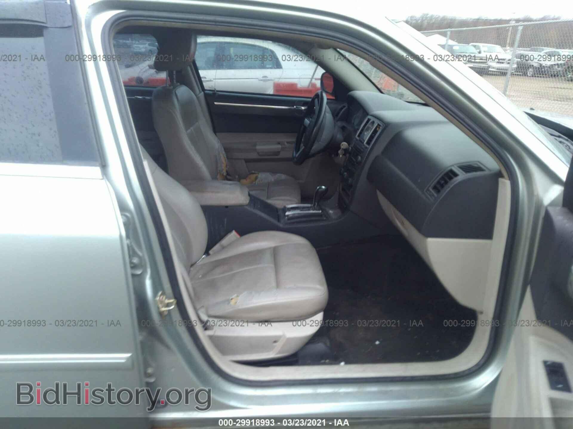 2006 CHRYSLER 300 - VIN: 2C3KA53G46H257277 - Photo 5