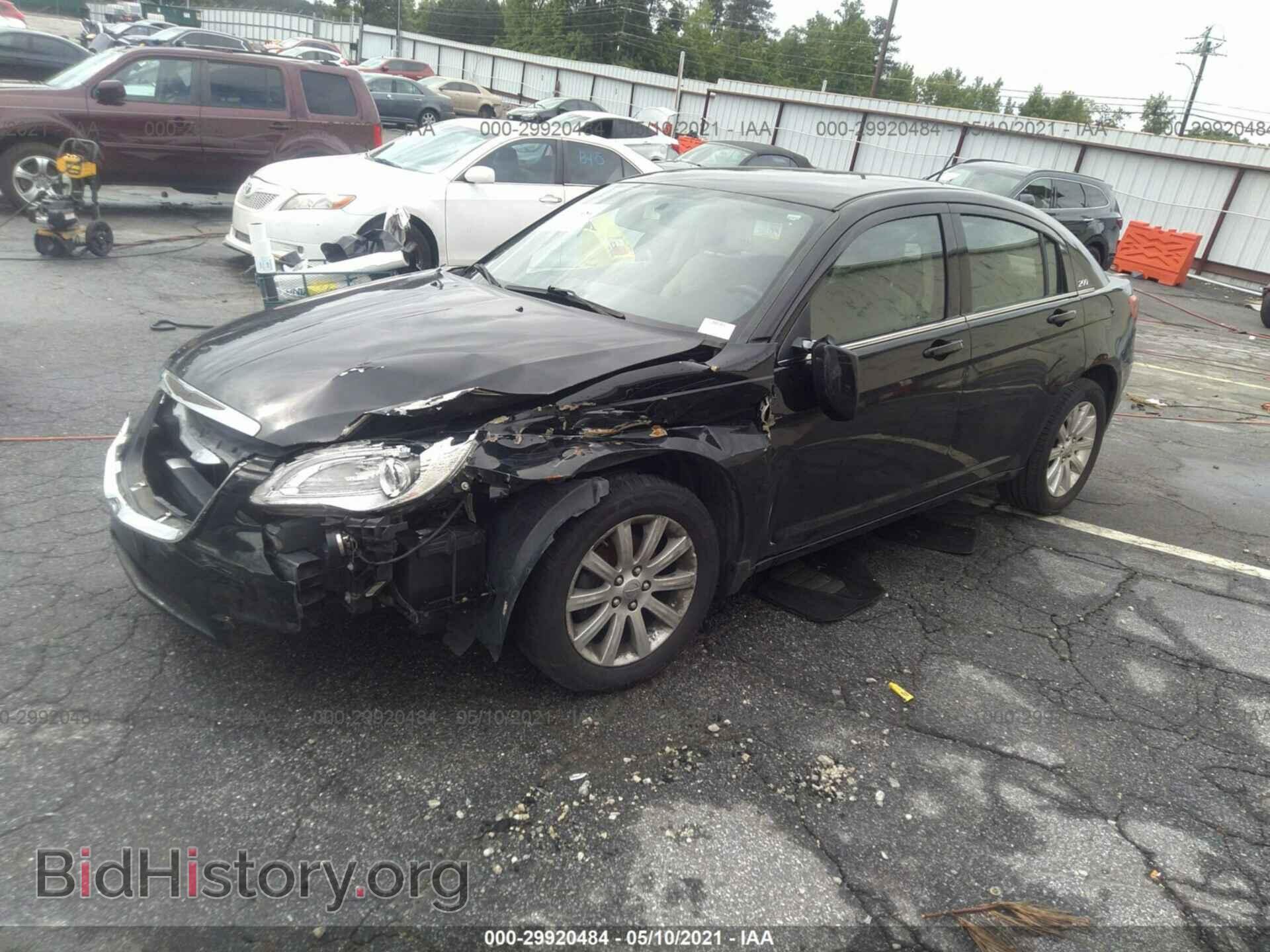 2013 CHRYSLER 200 - VIN: 1C3CCBBB0DN601100 - Фото 2