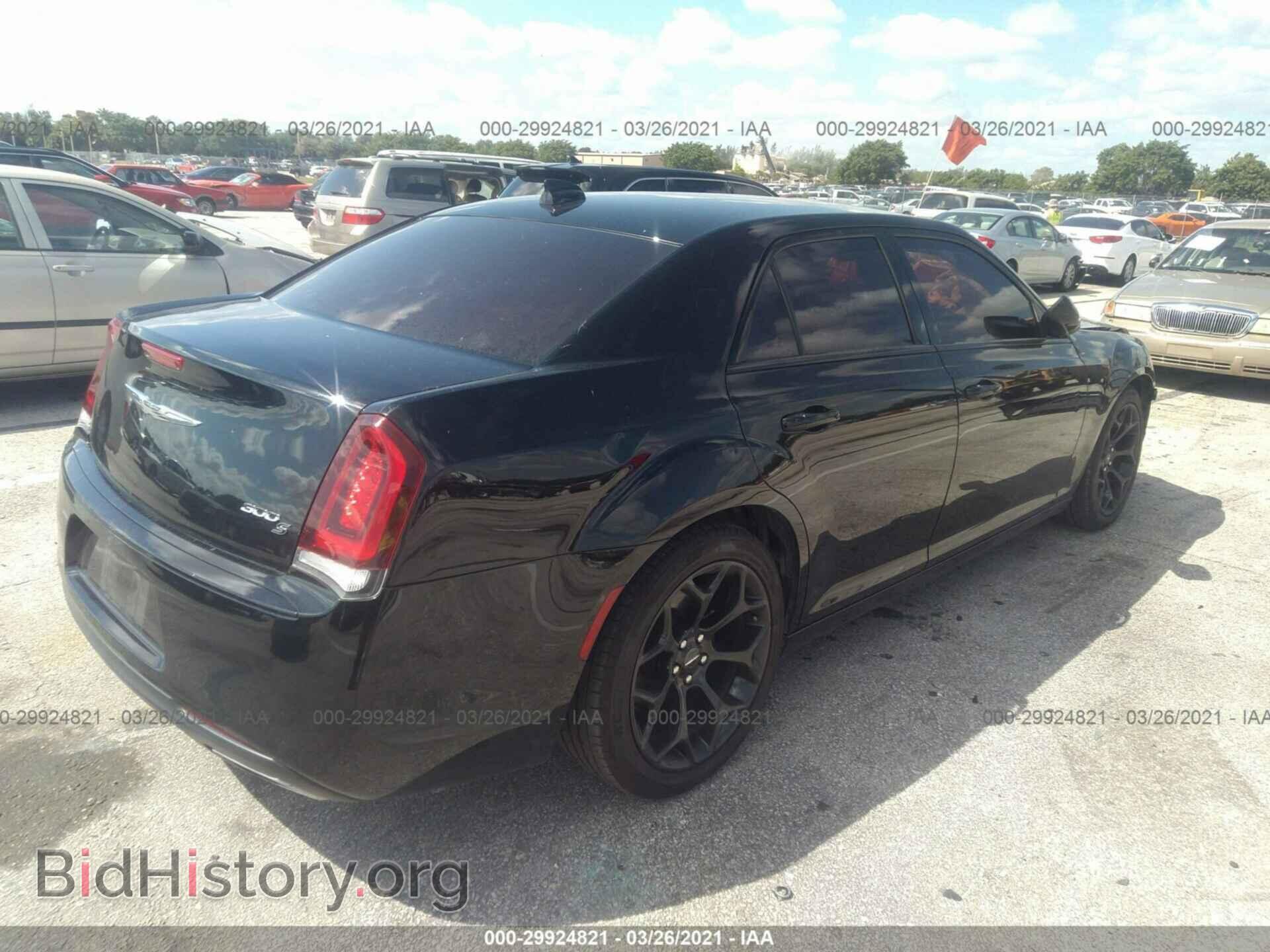 2019 CHRYSLER 300 - VIN: 2C3CCABG4KH548848 - Фото 4