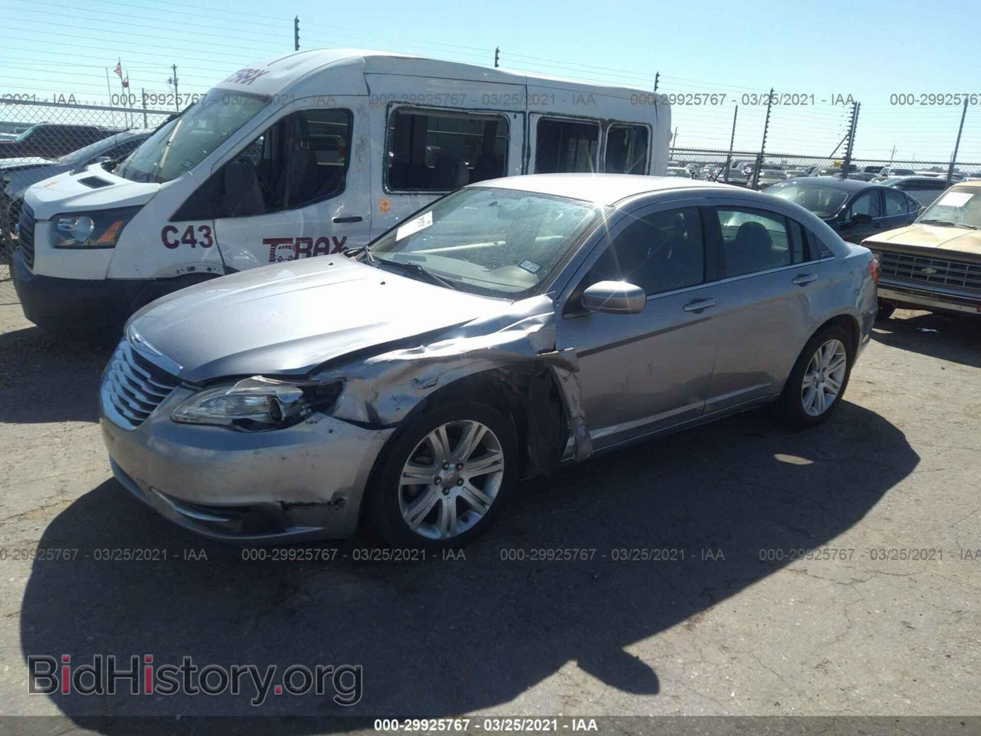 2013 CHRYSLER 200 - VIN: 1C3CCBAB8DN733104 - Photo 2