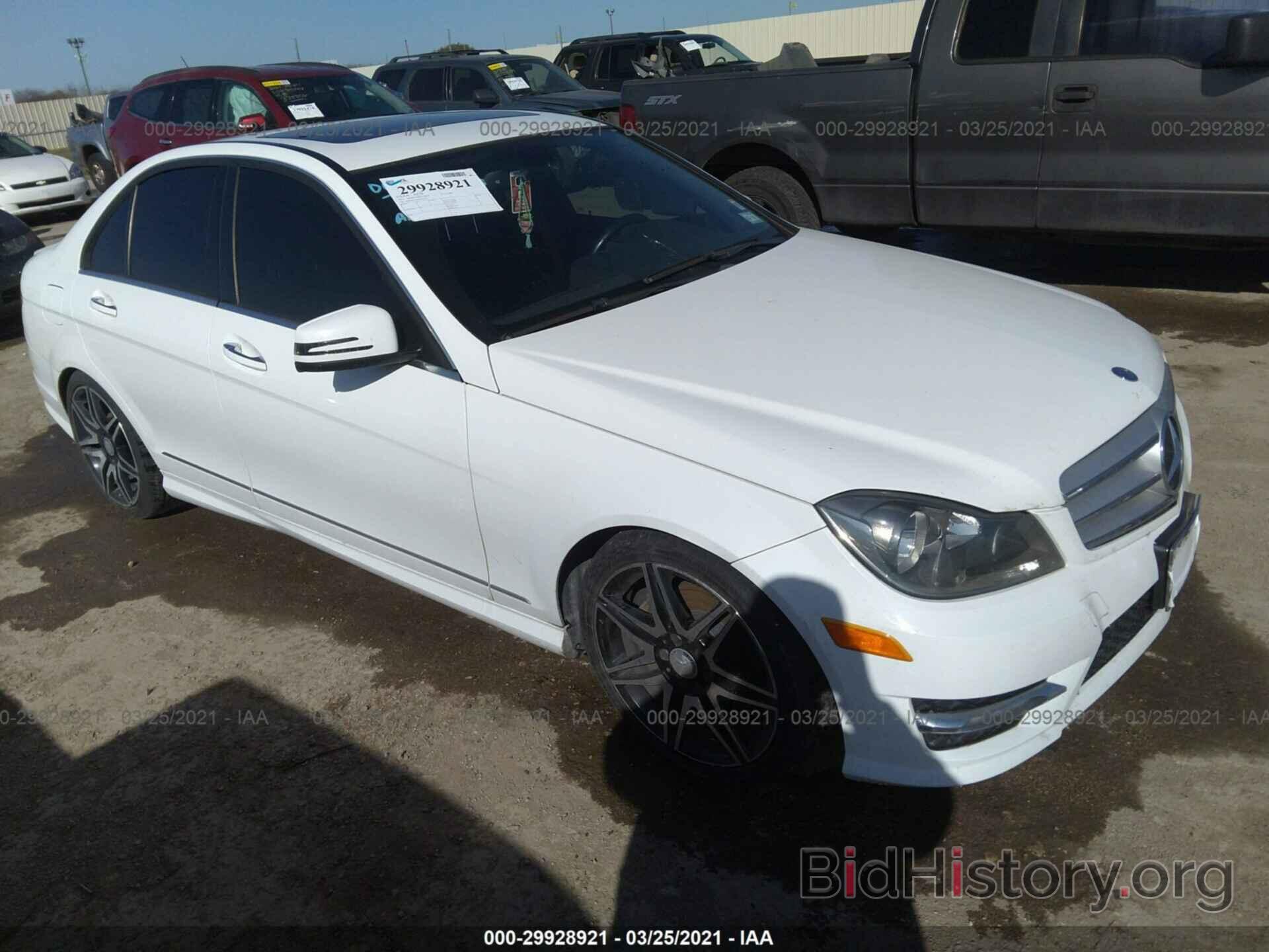 Photo WDDGF4HB0DA806551 - MERCEDES-BENZ C-CLASS 2013