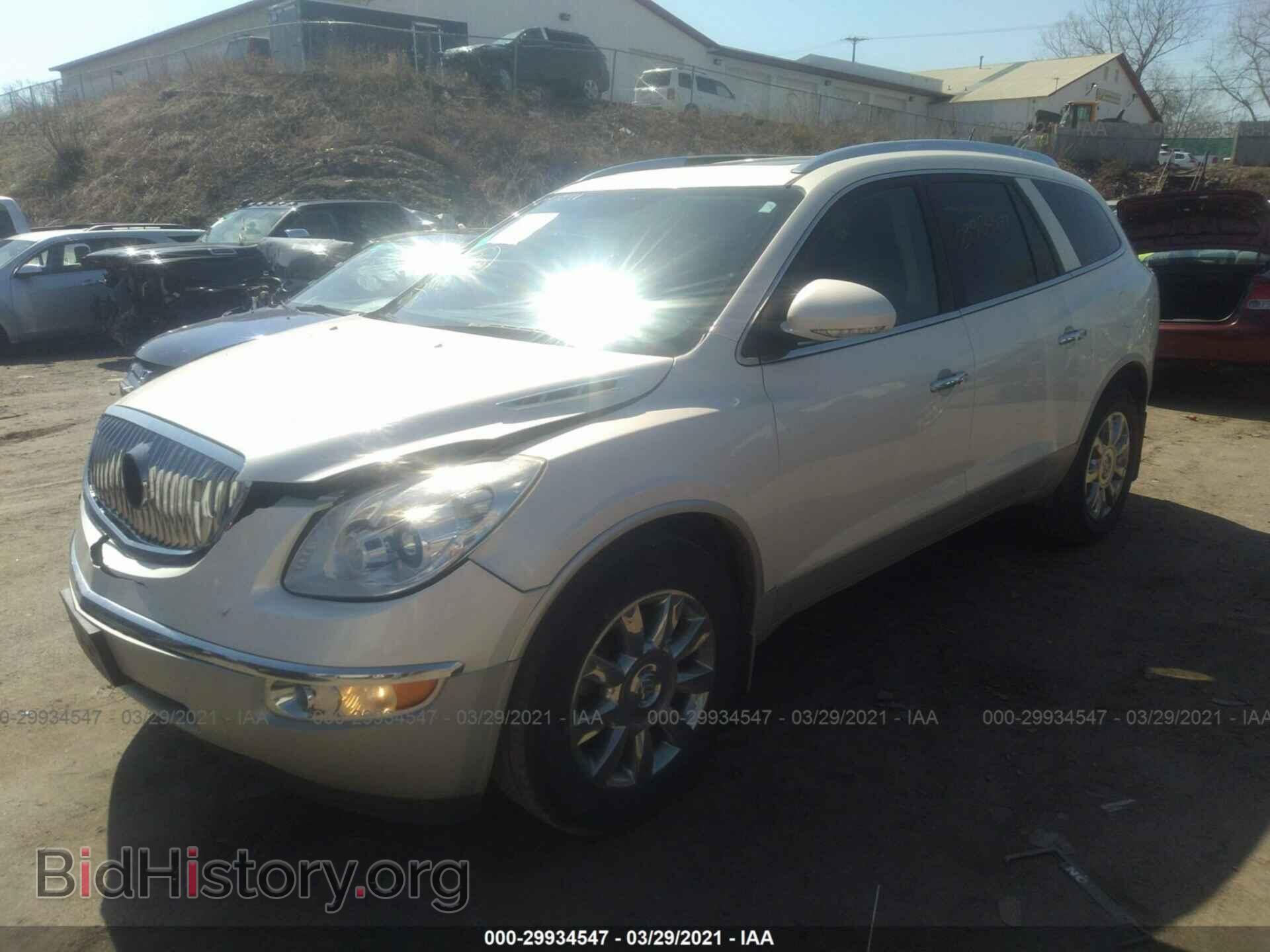 2011 BUICK ENCLAVE - VIN: 5GAKVCED2BJ269994 - Фото 2