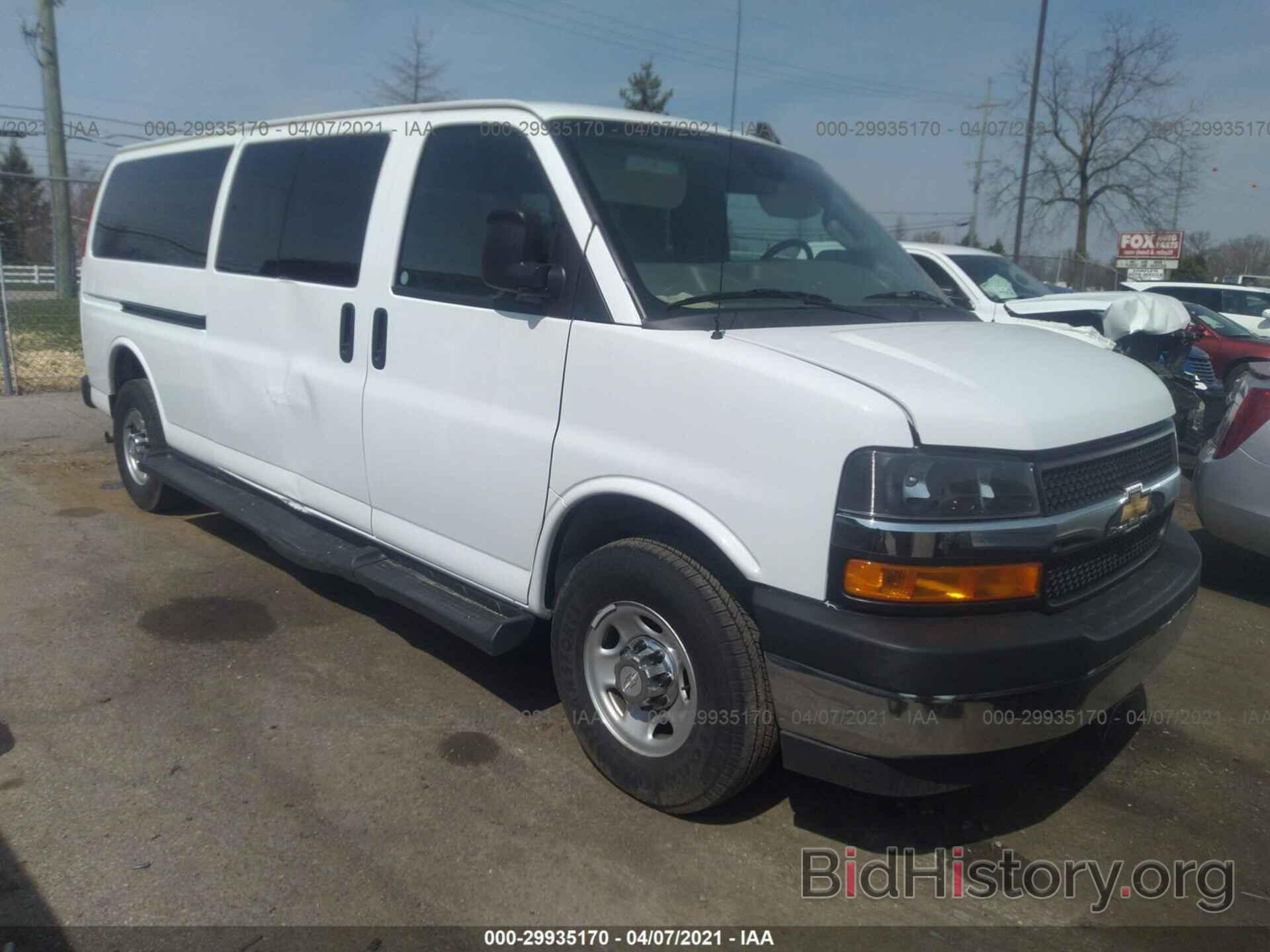 Фотография 1GAZGPFGXL1141732 - CHEVROLET EXPRESS PASSENGER 2020