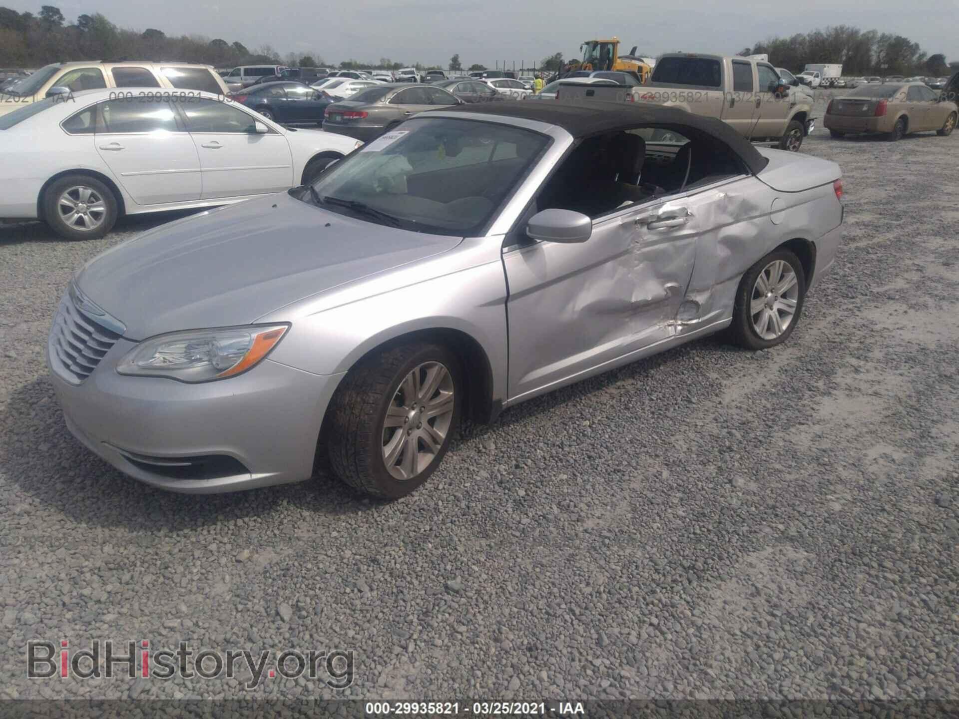 2011 CHRYSLER 200 - VIN: 1C3BC2EB3BN604609 - Фото 2