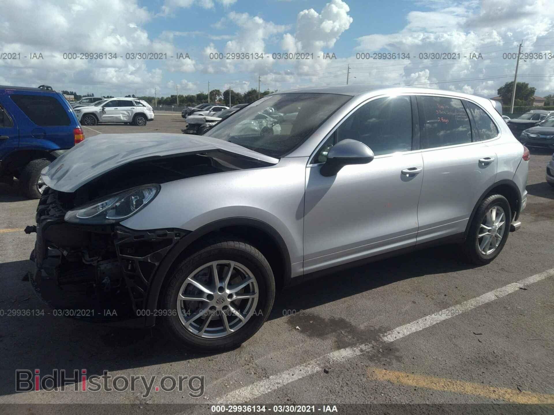 2016 PORSCHE CAYENNE - VIN: WP1AA2A28GLA04351 - Photo 2
