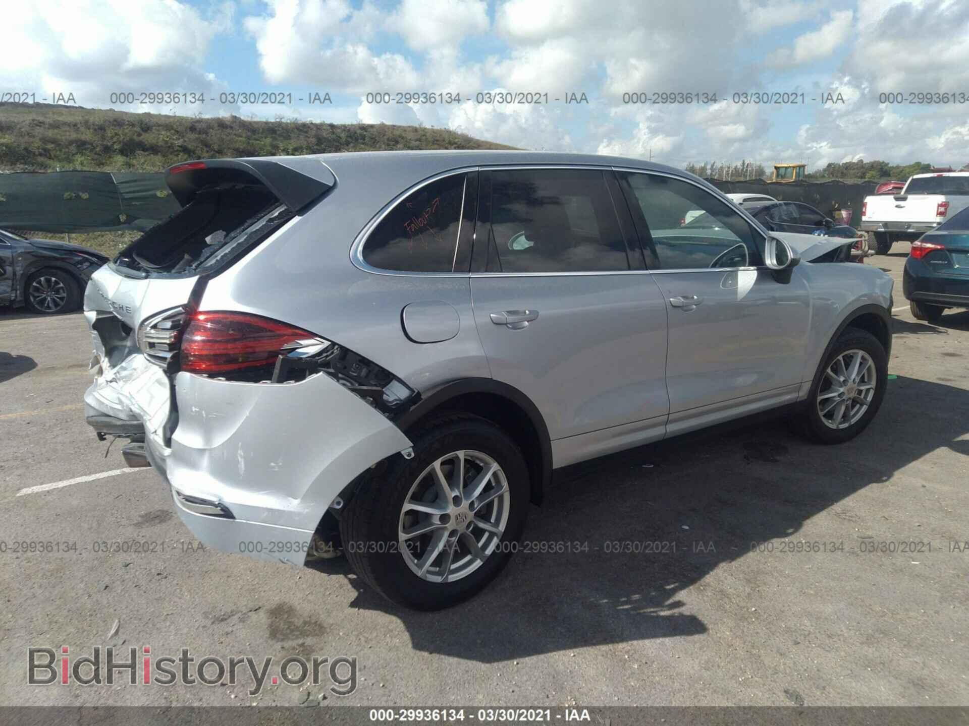 2016 PORSCHE CAYENNE - VIN: WP1AA2A28GLA04351 - Photo 4