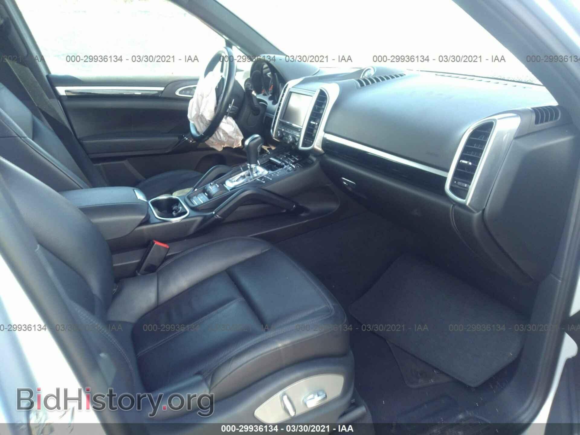 2016 PORSCHE CAYENNE - VIN: WP1AA2A28GLA04351 - Photo 5